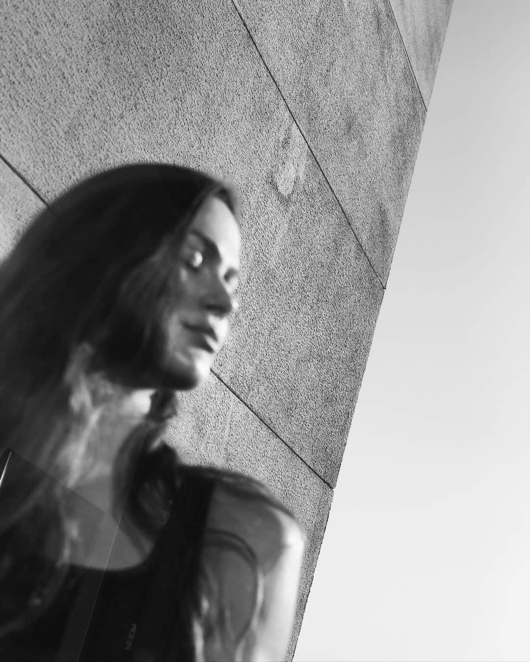 ズザンナ・ヤカボスのインスタグラム：「blurred days」