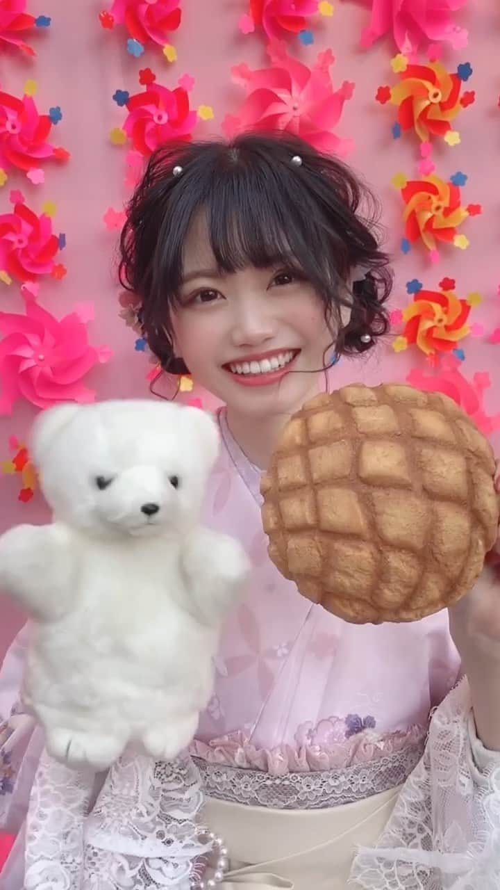 本田依里佳のインスタグラム：「お久しぶりです🙇‍♀️ 初めてのリール投稿は、（ @village_tokyo ）で可愛い袴を着たときの動画です！ お友達がたくさん撮ってくれました！🎀  ※撮影時以外は勿論ずっとマスクをしています！日頃から感染対策もしっかりしながら撮影致しました🙇‍♀️ ・ ・ ・ ・ ・ #袴#振袖#卒業袴#袴ヘア#袴ヘアアレンジ#ひつじヘア#浅草#village_tokyo#パステル着物#着物」