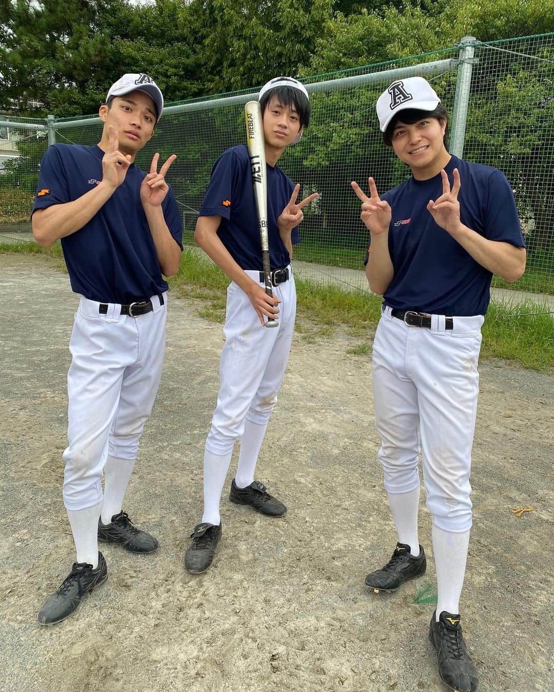 【公式】青のSP(スクールポリス)ー学校内警察・嶋田隆平ーのインスタグラム：「いい笑顔の3人😍  松田宏太役の #水沢林太郎 さん❗️ #藤原さんと水沢さんのチェイス #暑い中何度も何度も走りました #蹴飛ばされてフェンスに押し付けられました #最後には藤原さんのことを 男としてああいう人になりたいと言っていました😳  黒石雅和役の #桜木那智 さん❗️ #桜木さんは何度も何度も台に叩きつけれられました #バッティングセンターでホームラン出すまで頑張りました👍  後藤ヒロム役の #林 航太 さん❗️ #緊張感の中 #綺麗にポップコーン飛ばせました👍 拾い集めるの大変なんで、 きれいに飛ばせたらスタッフ一同拍手です！」