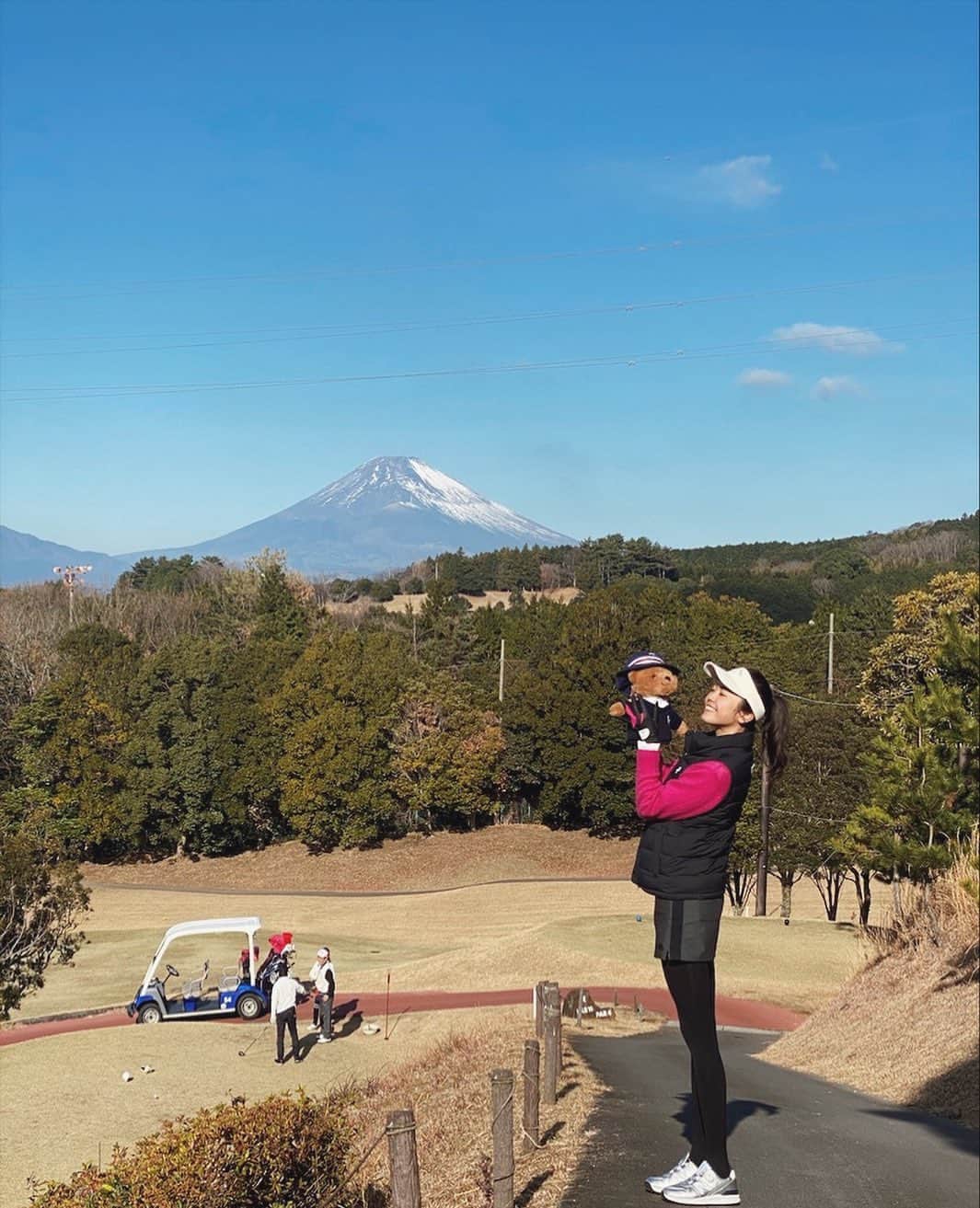 安田華乃さんのインスタグラム写真 - (安田華乃Instagram)「相棒のポロベアーと富士山🐻🗻  #ゴルフ #golf」3月3日 18時27分 - nanochuuun_