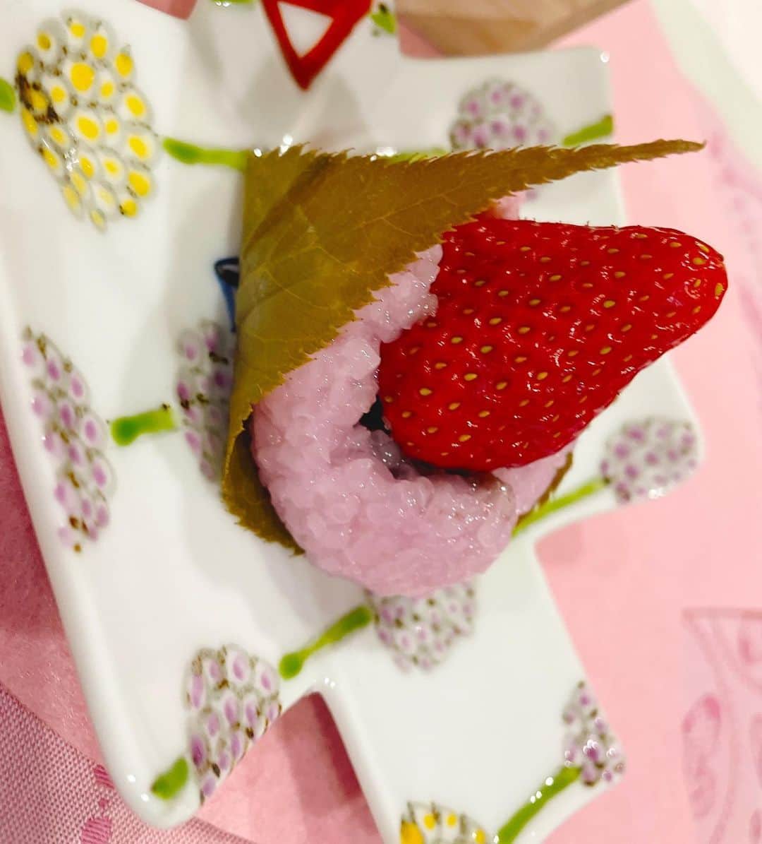 渡辺美奈代さんのインスタグラム写真 - (渡辺美奈代Instagram)「桜餅🌸  #手作りしてみた #桜の葉のいい香りが #Minayoごはん」3月3日 18時38分 - watanabe_minayo