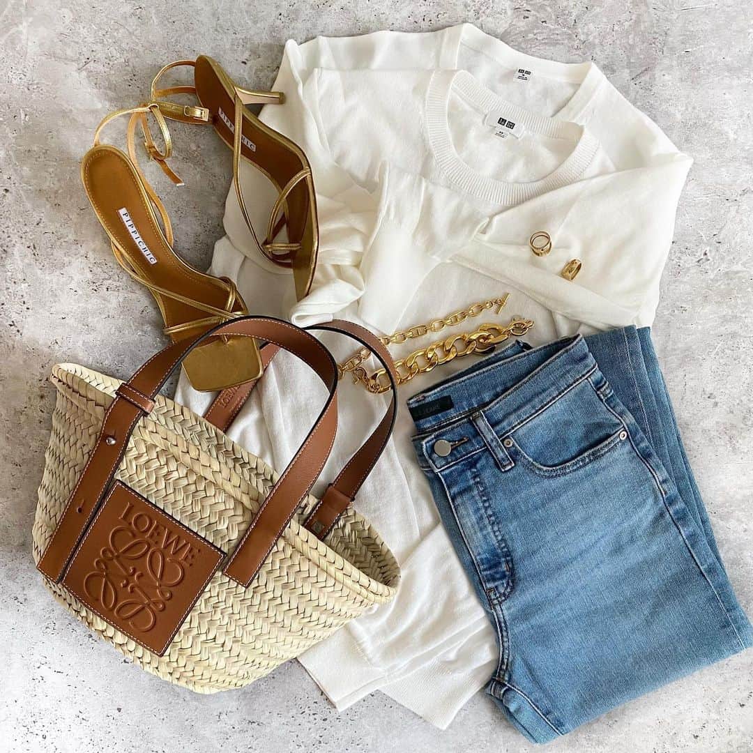 *✭ᏋണᎥ✭*のインスタグラム：「ㅤㅤㅤㅤㅤㅤㅤㅤ ㅤㅤㅤㅤㅤㅤㅤㅤ @uniqlo_ginza で買った カーディガンが優秀！ ㅤㅤㅤㅤㅤㅤㅤㅤ これからの季節にも 真夏の冷房対策にも、UVカットも♡ ㅤㅤㅤㅤㅤㅤㅤㅤ 今回分かりづらいけどニットonニットしてます(プロデューサー巻き) ㅤㅤㅤㅤㅤㅤㅤㅤ もう一枚のニットは同じUNIQLOの ㅤㅤㅤㅤㅤㅤㅤㅤ ウォッシャブルコットンメリノ クルーネックセーター 商品番号433836 OFFWHITE 男女兼用･XSサイズ ㅤㅤㅤㅤㅤㅤㅤㅤ それと、スリムストレートハイライズジーンズが とても気に入ったのでBLUEを買い足し♡ ㅤㅤㅤㅤㅤㅤㅤㅤ 以前はNAVYを購入したけど BLUEの方が生地がやわらかい♡ ㅤㅤㅤㅤㅤㅤㅤㅤ #uniqlo #loewe#pippichic #chiekoplus #denim#スリムストレートハイライズジーンズ #ハンモックバッグ#ロエベユニクロ#ユニクロ購入品#プロデューサー巻き #166cmコーデ#高身長コーデ#シンプルコーデ#大人コーデ#大人カジュアル#partegram #locari」