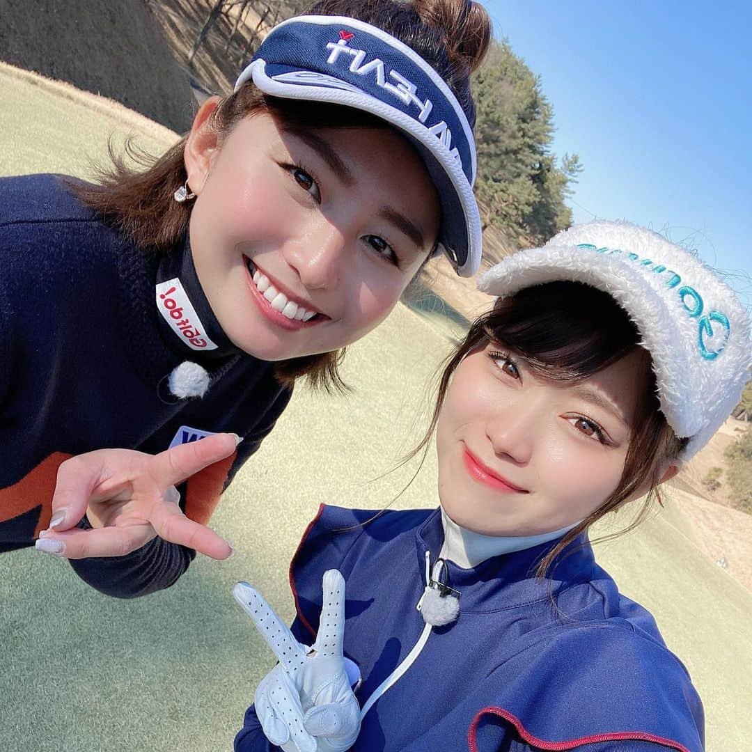 山内鈴蘭さんのインスタグラム写真 - (山内鈴蘭Instagram)「岡田さん、藤森さん☺️⛳️ ． 収録の合間にプロにレッスンしてもらう、抜かりない岡田さん🤣🤣🤣 ． ゴルフを通して出会えたお二人に感謝💓 これからも一緒にゴルフの楽しさを伝えていきたいです🥰 ． ． #ゴルフ #日曜ゴルフっしょ #岡田圭右 さん　#藤森慎吾 さん #江澤亜弥 ちゃん #ゴルフ女子 #ゴルフ男子 #ゴルフウェア #ゴルフ番組 #gorurun」3月3日 19時01分 - xxsuzuranxx