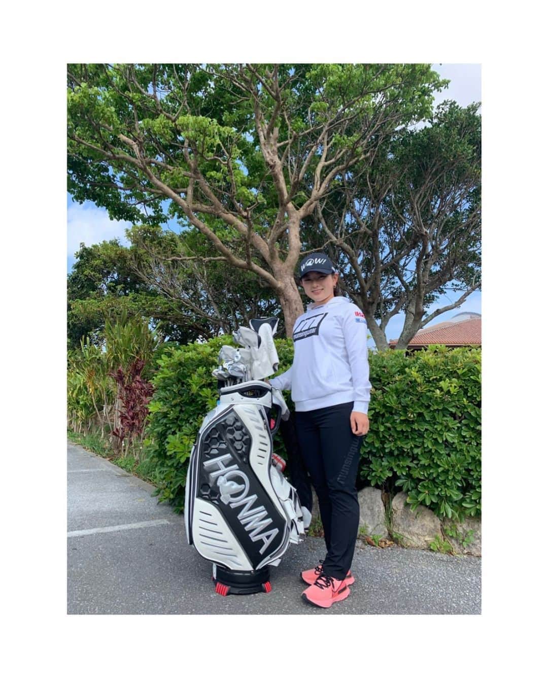 のインスタグラム：「☺︎ new🙂🖤🤍  #honmagolf」