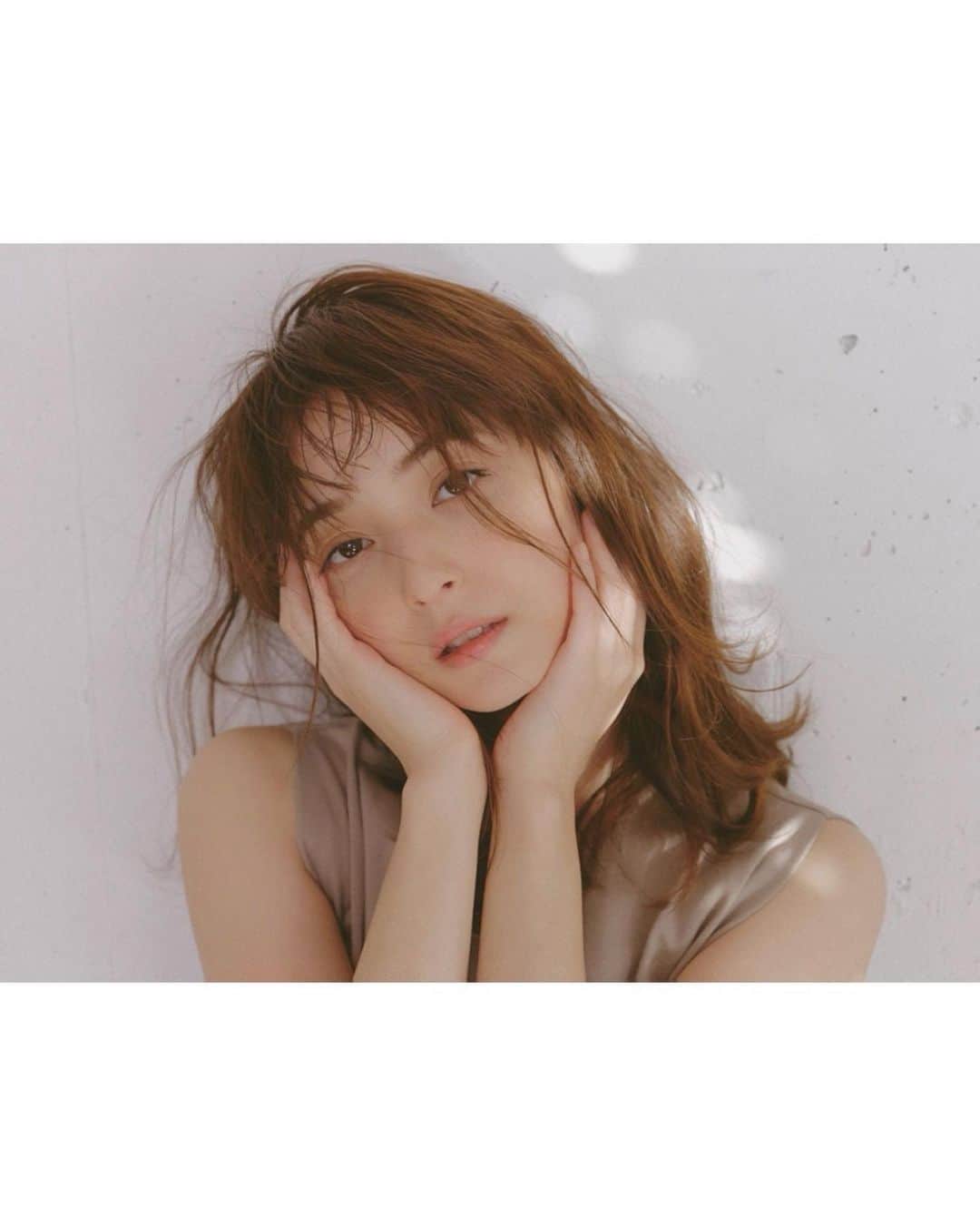 のインスタグラム：「#iNtimite 2021SS 新作、第二弾がサイトオープンしました🌷 サイトがリニューアルしとても素敵に仕上がりました！  今回もお家時間に寄り添ったお洋服作りを心がけています。 自宅でお洗濯、軽い、速乾性、皺にならない生地。 春らしいデザインやカラーも是非見ていただけたら嬉しいです♡  #MadeinJapan」