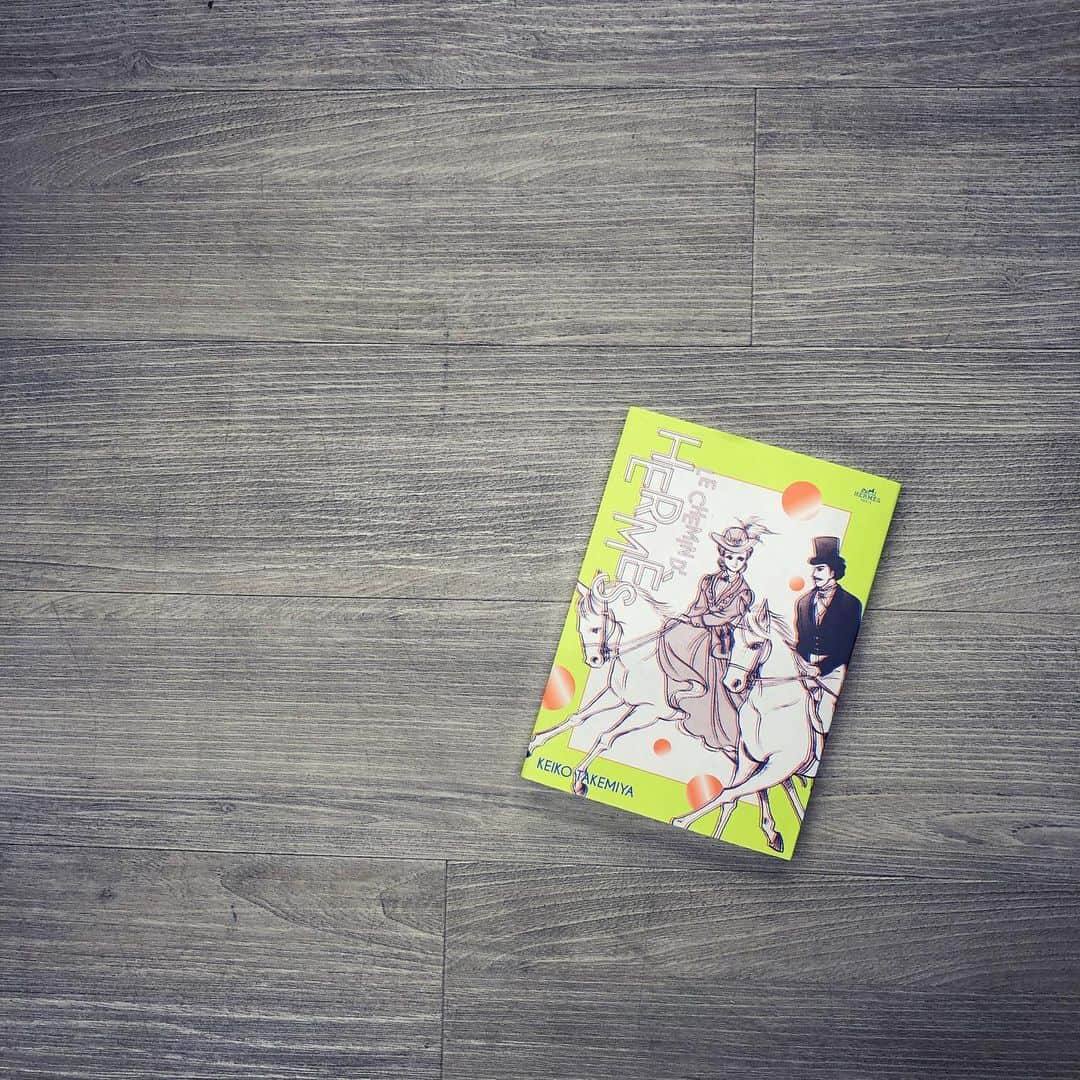 望月律子さんのインスタグラム写真 - (望月律子Instagram)「週末はゆっくり新刊『エルメスへの道』を読もうっと。 #hermes  #今週来週は頭も体もフル稼働 #週末はひと息つこう #もうがむしゃらに走り続けるのはムリ #ひと息つきながら #自分のペースで」3月3日 12時57分 - ritsukomochizuki