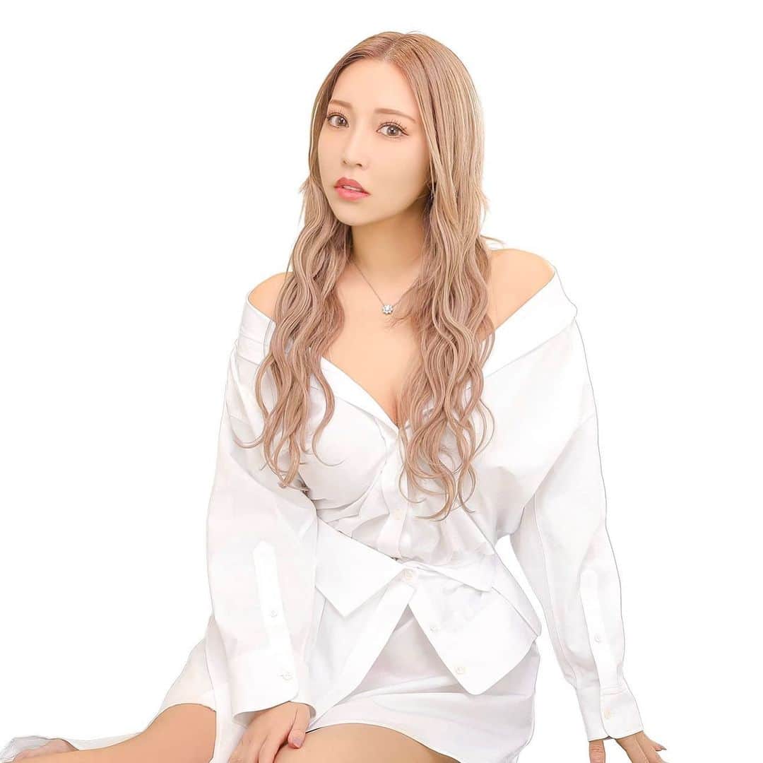 桃瀬とものインスタグラム：「ハイトーンカラーといったらアンディさん💕本当いつも気に入る色にしてくれる🥺💓 #ハイトーンの神 #アンククロス」