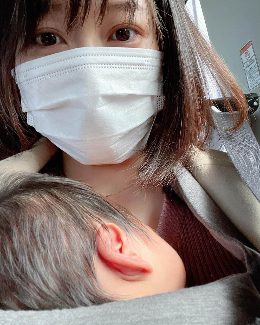 久冨慶子さんのインスタグラム写真 - (久冨慶子Instagram)「・ 今日はちょっと早い 私の一ヶ月健診の為初外出！ 初めて行く病院で、 赤ちゃんとの外出はドキドキだったけど いい子にしてくれていました👶 病院で隣になった優しいおばあちゃん、 産科の先生等々沢山の人に支えてもらって乗り切りました！ 沢山「かわいいねー」って言ってもらったね✨ ＊ ＊ #一ヶ月健診 #初外出 #赤ちゃん #赤ちゃんのいる生活  #今日から湯船に浸かれるぞ🙌」3月3日 13時40分 - keiko0hisatomi