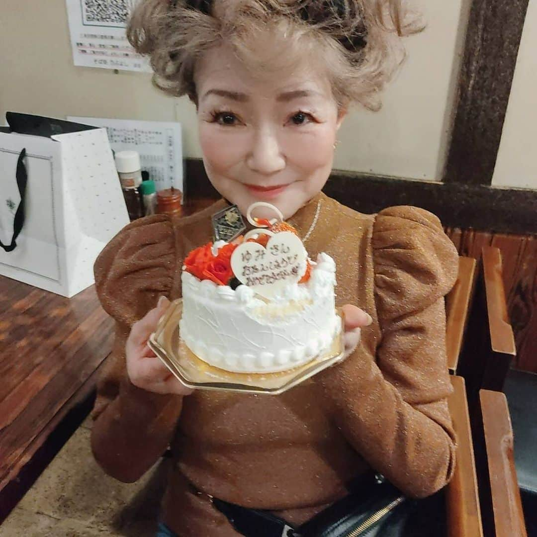 末成由美のインスタグラム：「74才のお誕生日でーす❣️」