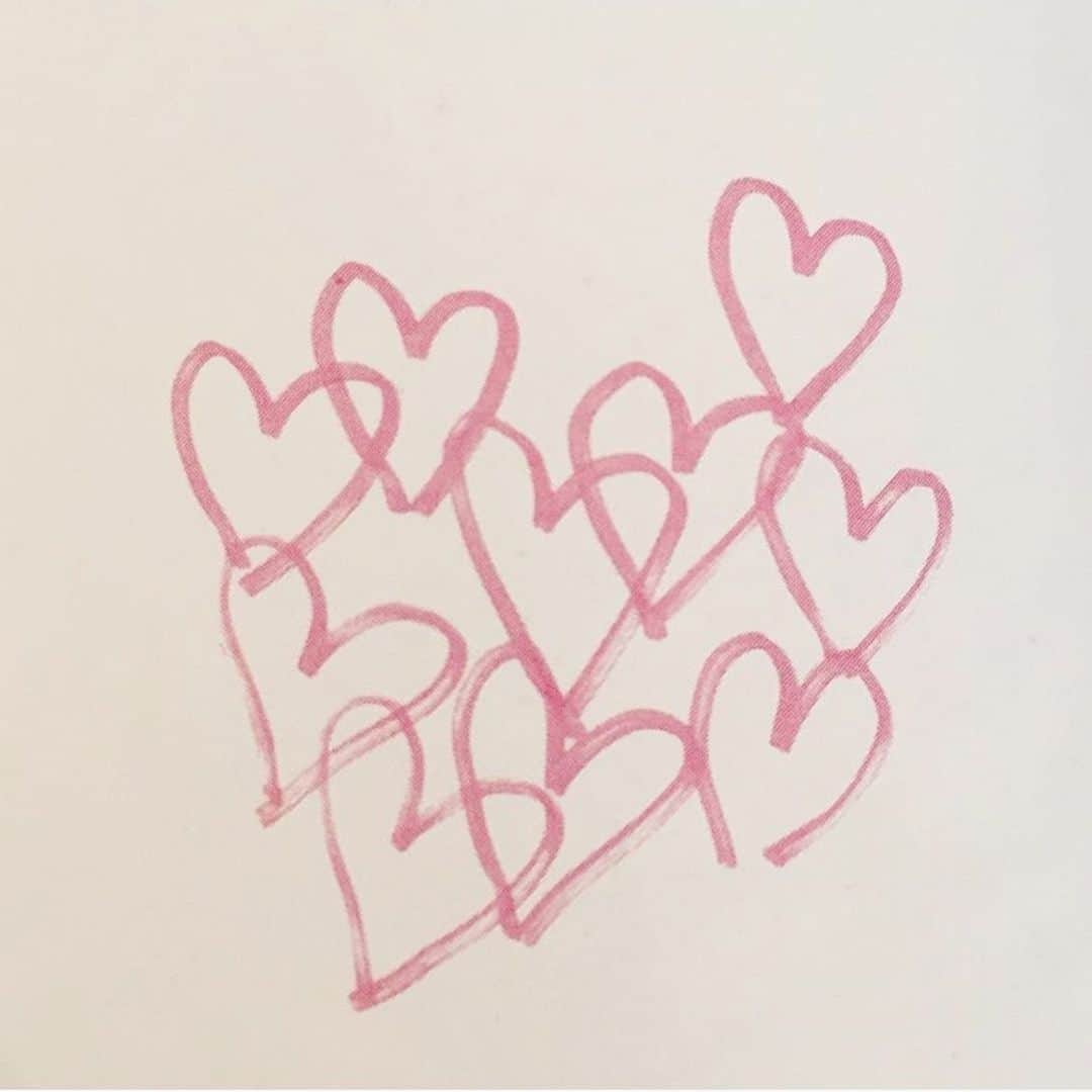 ステファニーのインスタグラム：「♡ あなたに、ありがとうの花を そして、愛してるの花を あなたの毎日に 一輪の花を そんな毎日は あなたへの想いは 花束になる。 #あいのことば」