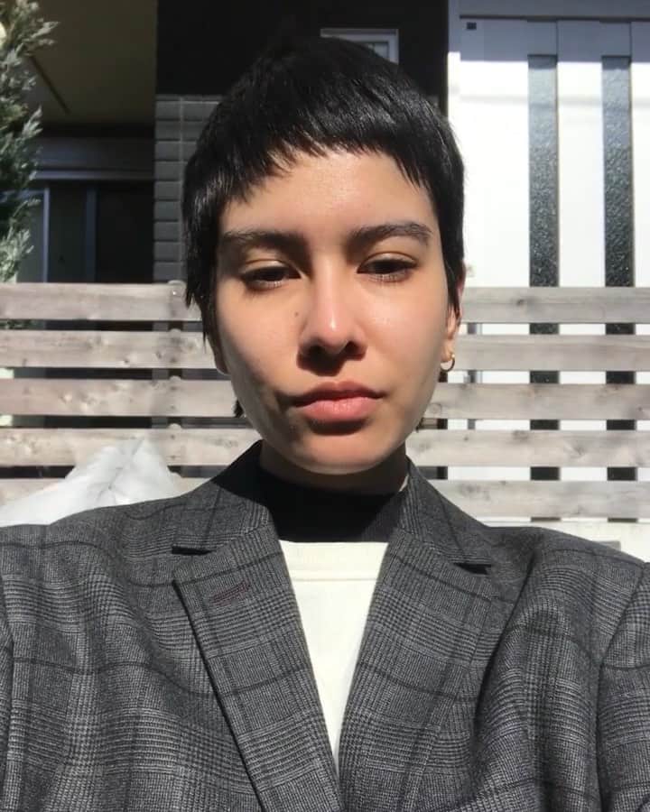 のインスタグラム：「literally nothing else to post but hi hope ur having a good day」