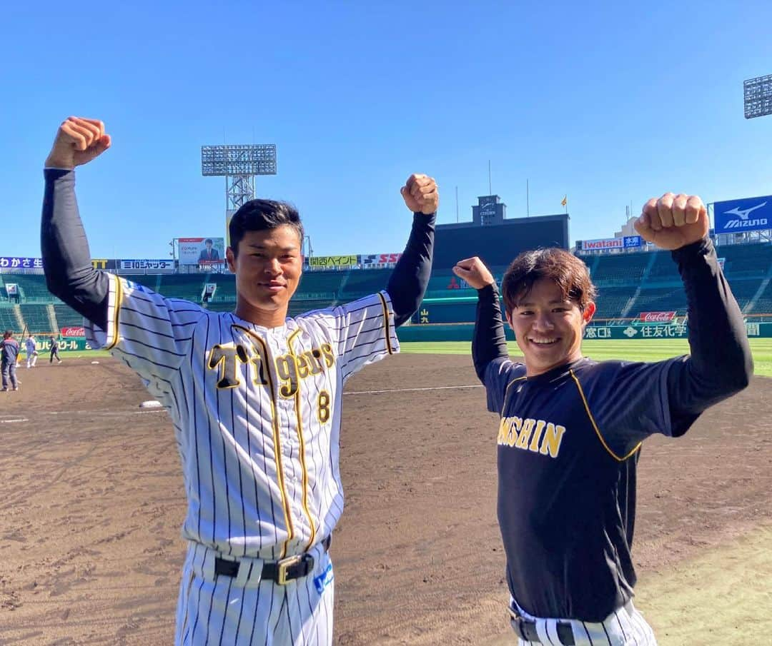 阪神タイガースさんのインスタグラム写真 - (阪神タイガースInstagram)「佐藤輝明選手＆中野拓夢選手！ 今日が初の甲子園練習でした💪  #佐藤輝明 選手#中野拓夢 選手 #甲子園練習 #初参加 ！ #阪神タイガース #挑超頂」3月3日 15時13分 - hanshintigers_official