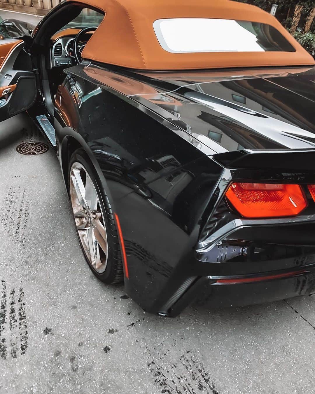伊東大輝のインスタグラム：「カクカク感が好き🏎 #corvette #c7 #z51 #corvetteconvertible」
