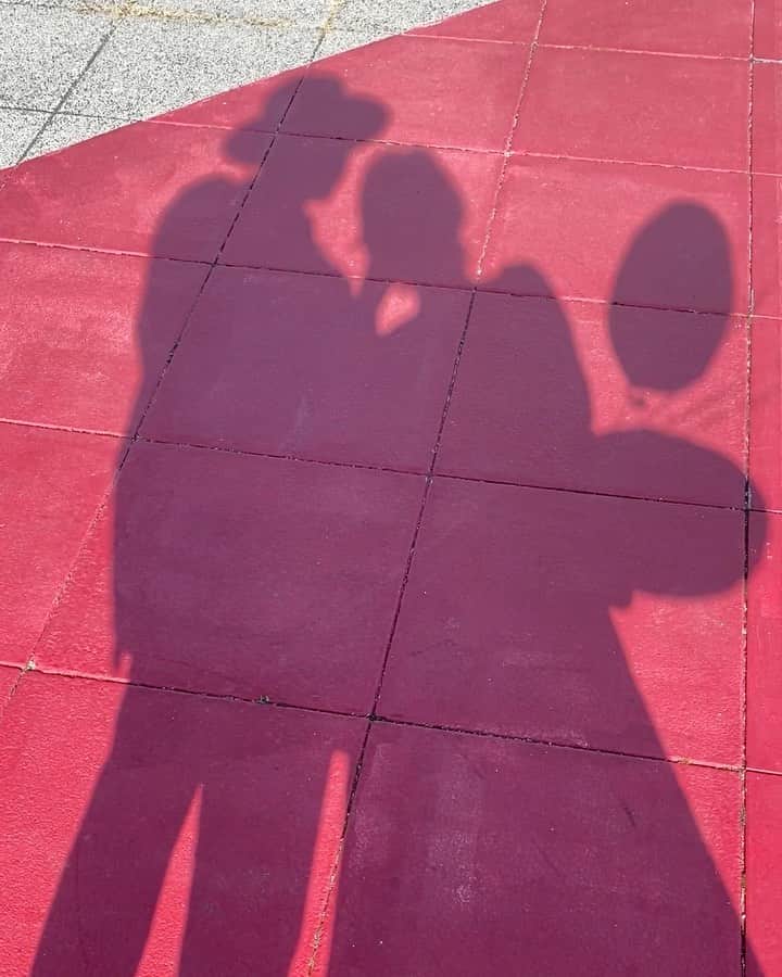 のインスタグラム：「. . わたし…  結婚しました👰🤵💐 .  なかなかお友達にも会えず、 会って直接お伝えする事が難しく🙇‍♀️😢 . LINEで結婚します♡と 言うのも恥ずかしくて😚 . .こちらでの発表となりました🙇‍♀️ . 嫁にいけて良かったです😂💕 . . #結婚 .#333」