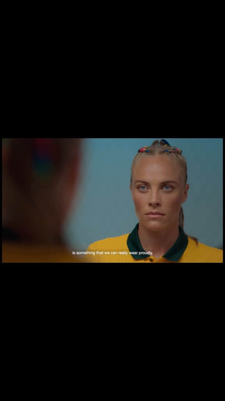 のインスタグラム：「Only 6 per cent of Australia’s LGBTQI+ community play a team sport, with lack of confidence and fear of judgement contributing to the low participation. This makes me sad as the @matildas have become my second family and a major support system in my everyday life. By giving team sport a go, you can create your own safe haven too. I’m proud to be working with @PanteneANZ on their #RainbowRibbonOfStrength campaign and will be wearing my rainbow ribbon with pride. DM @PanteneANZ for your own! #MardiGras2021 @SydneyMardiGras #Ad 🌈」