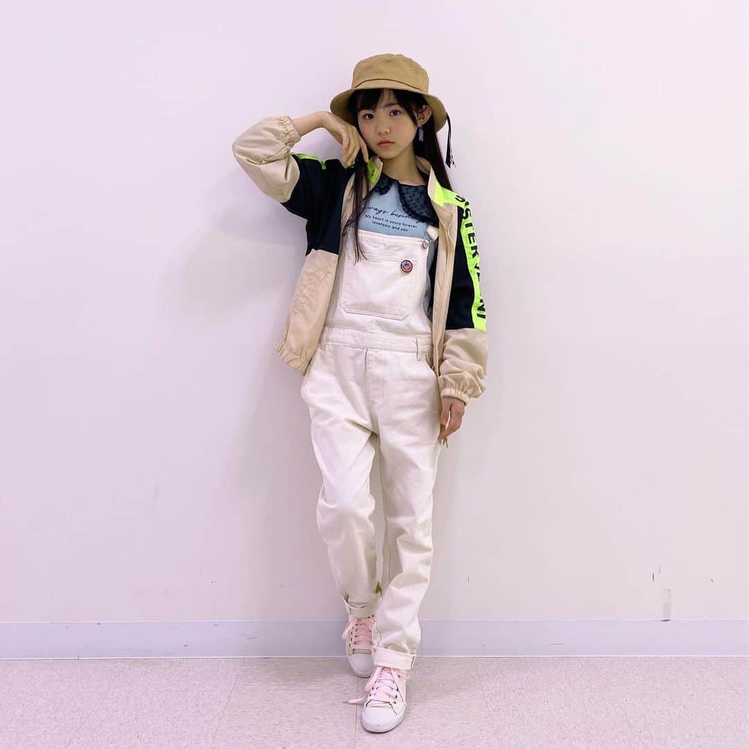 ニコ☆プチのインスタグラム：「フタバの「元気をお届けコーデ」🌞﻿ ﻿ アクティブなコーデも似合う〜！﻿ ﻿ ﻿ 💌フタバからみんなへメッセージ💌﻿ いつもニコ☆プチとフタバの応援ありがとうございます！　春のおしゃれもみんなで楽しもうね！﻿ ﻿ ﻿ #ニコプチ﻿ #小松崎ふたば﻿ #プチモの私服」