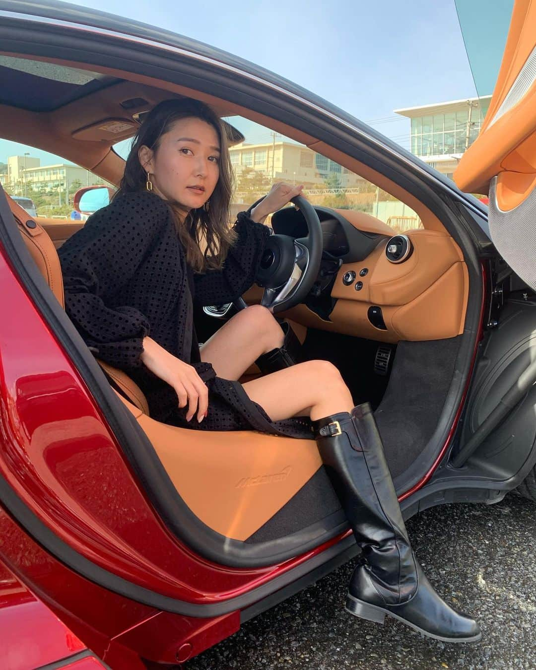 美優さんのインスタグラム写真 - (美優Instagram)「鎌倉まではマクラーレンで🏎﻿ あっという間に到着！﻿ (良い車だとあっという間に感じるだけ🤣)﻿ ﻿ 上品なワインレッドで内装もキャメル色で﻿ 素敵でした☺️﻿ ﻿ #mclaren #マクラーレン　#mclarengt」3月3日 17時10分 - miyu11_20