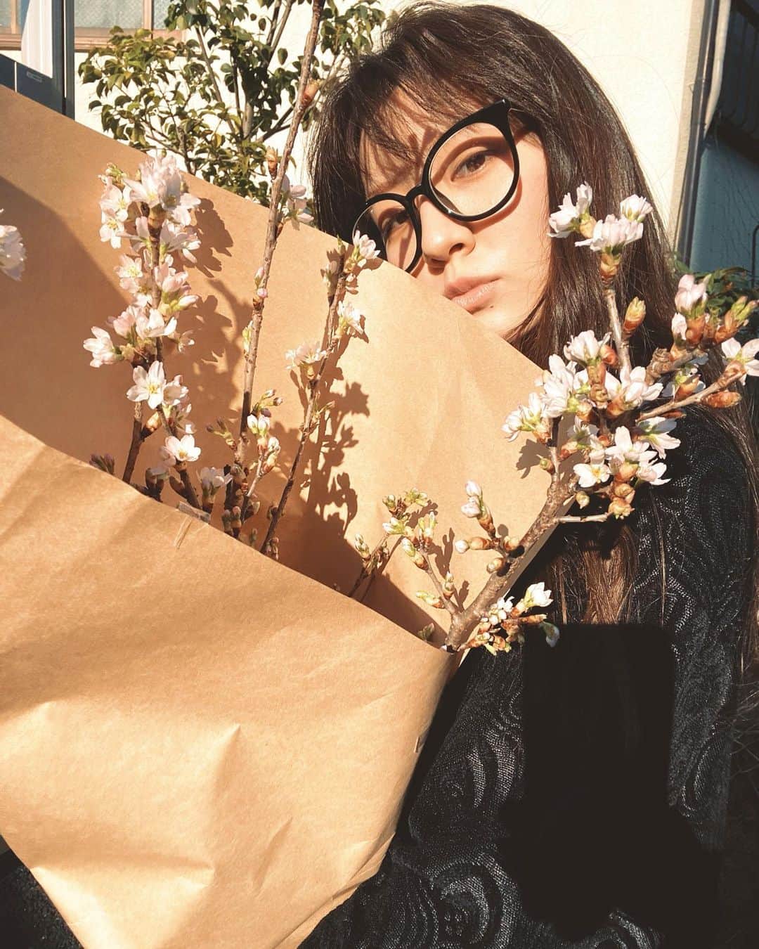 岡本杏理さんのインスタグラム写真 - (岡本杏理Instagram)「3月3日、ひな祭りですね🎎 春だなぁ、お家に桜を連れて帰りましたっ」3月3日 17時14分 - anri_okamoto
