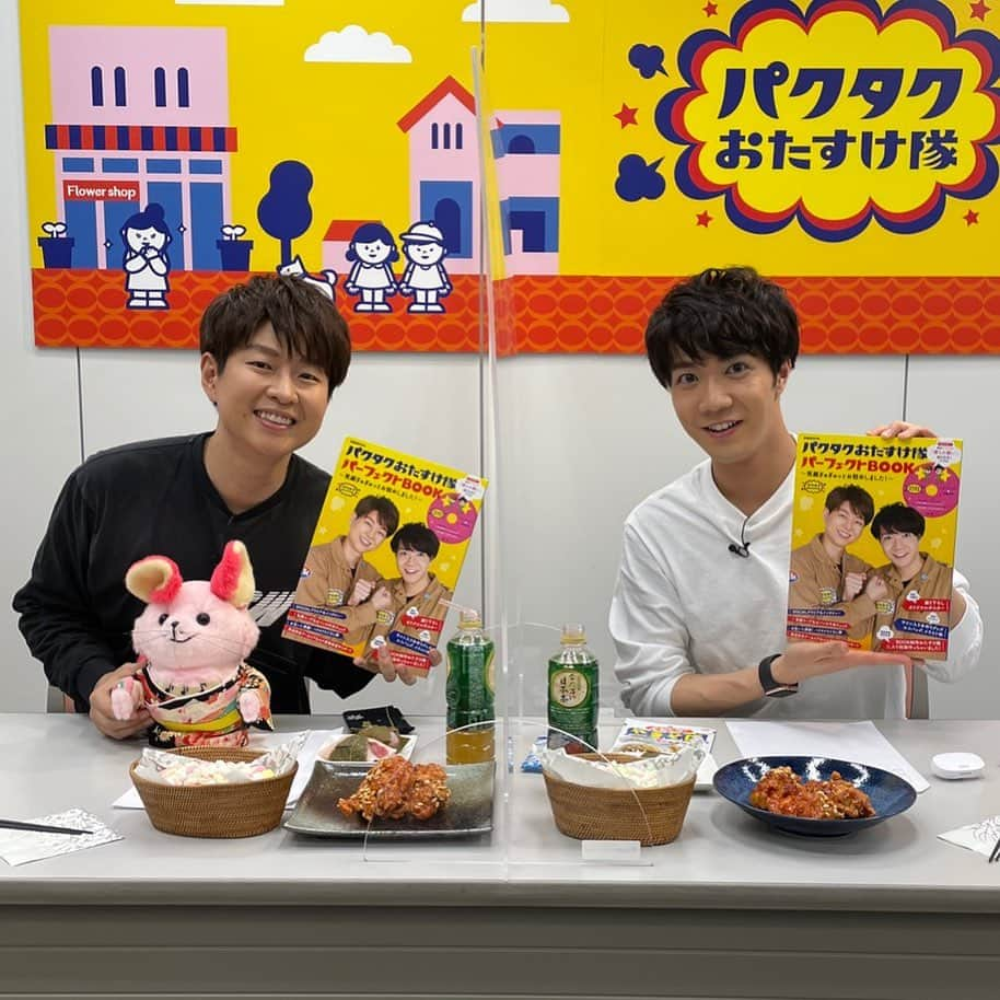 中澤卓也さんのインスタグラム写真 - (中澤卓也Instagram)「今日は「パクタクおたすけ隊」の番組MOOK本発売記念、YouTube限定生配信でした〜🙆‍♂️抽選に当たった方、いかがでしたか？👀　せんぶり茶、苦すぎ。笑 パクさん、スタッフの皆さん、お疲れ様でした🙇‍♂️ 「パクタクおたすけ隊」はチャンネル銀河さんにてレギュラー放送中📺  #チャンネル銀河 #パクタクおたすけ隊 #限定生配信 #youtube #せんぶり茶 #苦すぎ #日本クラウン #約束 #中澤卓也」3月3日 17時33分 - takuya_nakazawa.118