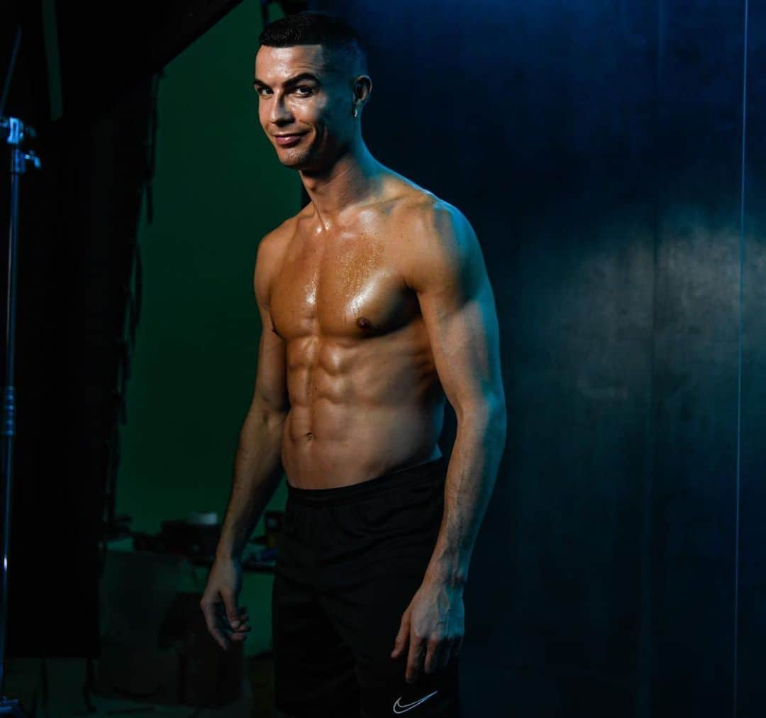 クリスティアーノ・ロナウドさんのインスタグラム写真 - (クリスティアーノ・ロナウドInstagram)「Recovery time! 💪🏽」3月4日 3時14分 - cristiano