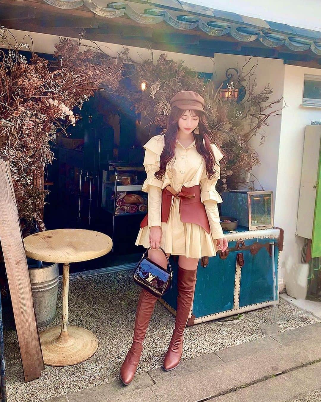 AIKAさんのインスタグラム写真 - (AIKAInstagram)「. . 📍torattoria 814 🕊 𓈒 𓂂𓏸 . 出雲にあるレトロなお店に🍋 . @miii_0329 と 予約してリベンジしてきた☘️ . ドライフラワーが沢山で 世界観がとっても素敵( *˙ω˙*)و . 平日でもやはり満席で✨ 店内はラストに撮りました🐰 . コースは選べて... . 🥗 フルーツと生ハムチーズ 🍝 帆立とカラスミのパスタ 🍮 大人のプリン . 美味しかったなぁ〜💕 コスパも良くて大満足です。 . 夜もリピしてみたいε(｡•ө•｡)з . . @trattoria814hachiichiyon  #島根グルメ #出雲グルメ #島根ランチ #ランチ巡り  #イタリアン #torattoria814 #シャツワンピ #ブーツコーデ」3月4日 3時20分 - aikaaa1110