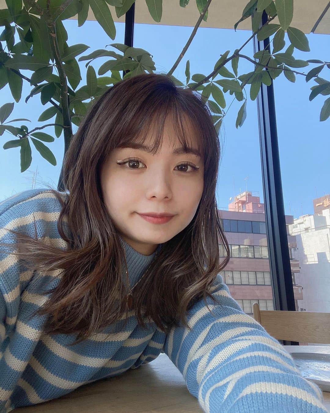 のインスタグラム：「髪伸びてきて、まきまきしてた日。」