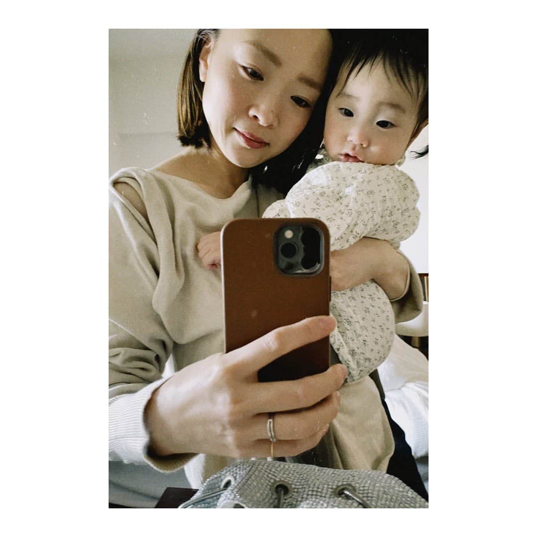 野尻美穂のインスタグラム：「健やかな健康を祈って🎎🌸  #健やかすぎて7ヶ月とは思われない大きさ😂 #ひなまつり #ひなたん通信」