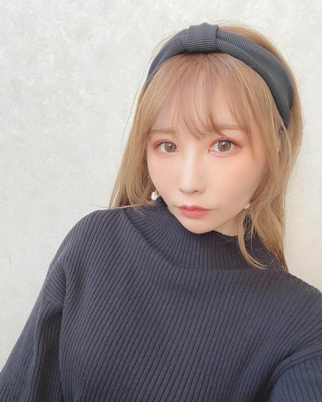 のインスタグラム：「❤︎ 髪明るくなってきた！ 次は何色にしようかなー🤔 やっぱり明るい色がいいなぁ💖 ・ #ヘアスタイル #hairstyle #makeup #メイクアップ #メイク #カラコン #ブラックコーデ #blackcode #fashion #japanesegirl #kawaii #otaku #snidel #萌 #粉我 #角色扮演者 #coser #팔로우 #뷰티스타그램 #自撮り #selfie #しらほしなつみ」