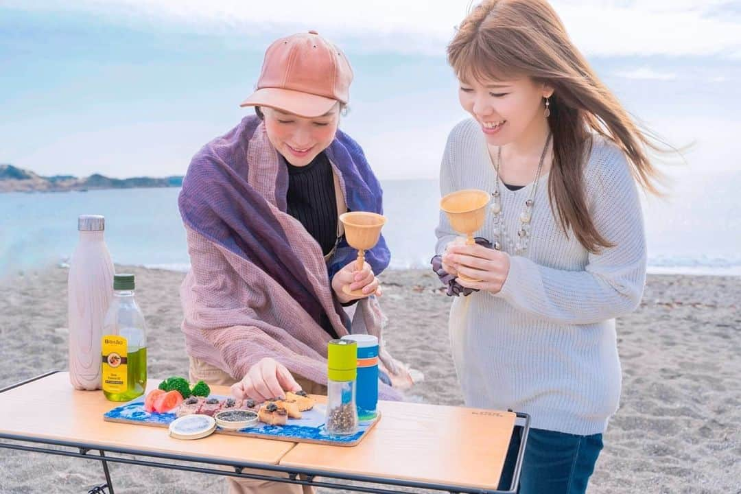 芳美リンさんのインスタグラム写真 - (芳美リンInstagram)「久しぶりにキャビアを食べて、ビーチパーティー気分🌊﻿ ﻿ 三ツ星キャビア♫♫﻿ 生のフレッシュキャビアで、塩分控えめ。﻿ ﻿ ﻿ 王道のバゲット乗せはもちろん、﻿ ステーキにちょこっと乗せて、贅沢に❤﻿ ﻿ 程よい塩気で、お肉にと相性ばっちりでした！﻿ 色々な組み合わせが楽しめそう★﻿ ﻿ ﻿ ﻿ ﻿ #三ツ星キャビア #お歳暮 #キャビア #美食家 #お取り寄せグルメ #贈答品 #魚卵 #高級食材 #チョウザメ #三大珍味 #生キャビア #キャビア好き #キャビアレシピ #pr﻿ @mitsuboshicaviar﻿ #ビーチキャンプ#アウトドアメニュー#キャンプ飯﻿ #湘南SUPガール」3月3日 19時54分 - lynn.lynn5