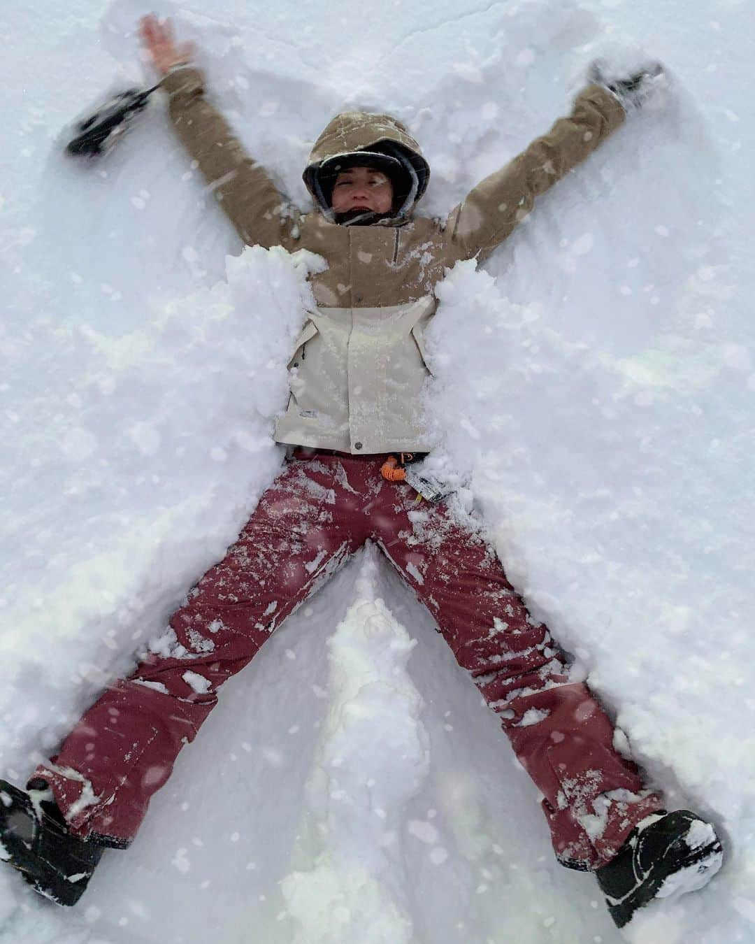 MariIryuさんのインスタグラム写真 - (MariIryuInstagram)「雪があるとついやっちゃう、snow angel👼 ﻿ ﻿ ﻿ ﻿ ﻿ ﻿ ﻿ ﻿ ﻿ ﻿ #snowangel #スノーエンジェル #雪 #雪国 #雪景色 #雪遊び #天使 #カナダ留学 #思い出グラム #スノボー #スノボー女子 #スノボ #スノボ女子 #snowboarding #赤倉温泉スキー場 #新潟 #豪雪 #豪雪地帯 #アラサー女子 #子どもの遊び #遊び心 #童心に帰る」3月3日 20時36分 - marty2367