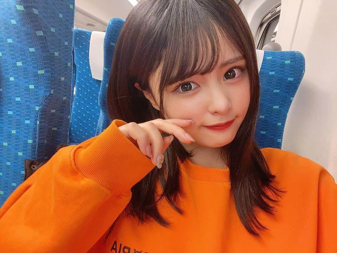 西野瑠奈のインスタグラム：「新幹線🚄1人さみしいい  #tokyo#idol#followｍe#JAPANARIZM#tiktok#アイドル#東京#ジャパナリズム」