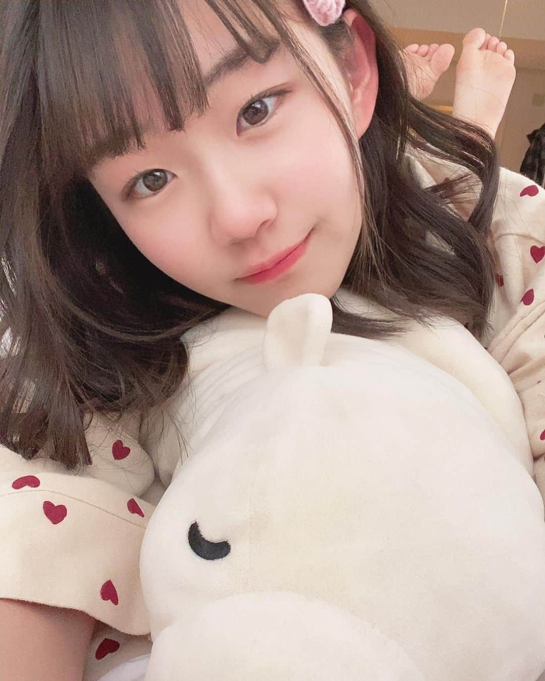 雪月心愛さんのインスタグラム写真 - (雪月心愛Instagram)「今日も1日お疲れ様〜🐻‍❄️♡  夢で逢おうね💭  #パジャマ#heart#熊#bear#抱き枕#ヘアアレンジ#アイドル#idol#高校生#jk#fjk#おやすみぃあ」3月3日 20時51分 - mia_crownpop