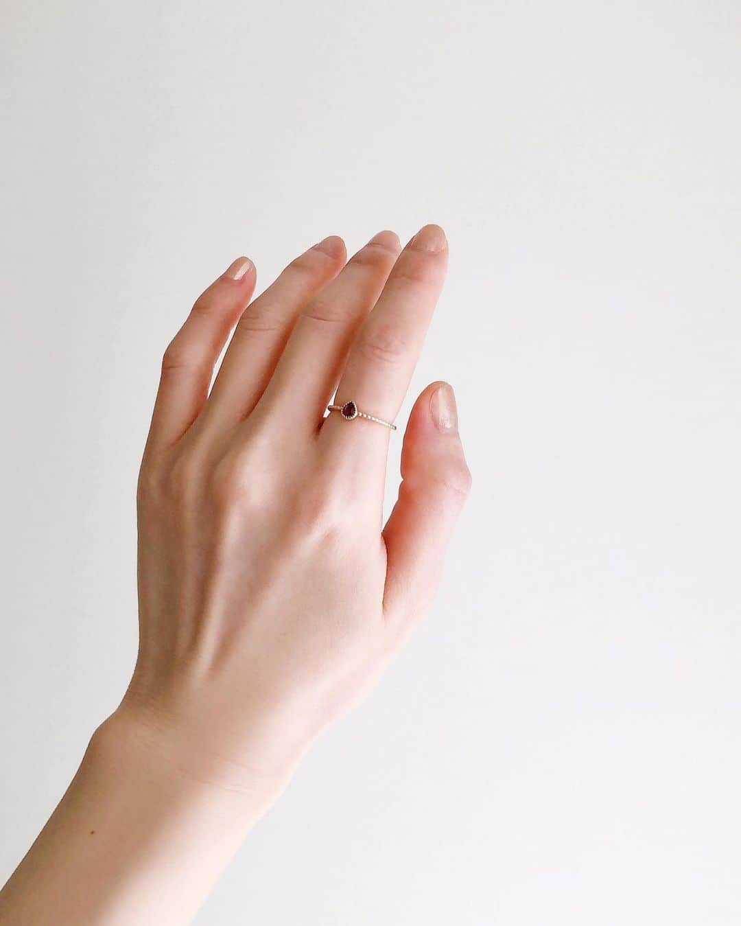 はれこさんのインスタグラム写真 - (はれこInstagram)「オーダーしていた指輪が届いてるんるん〜🐣💍 . わたしが「クソハムちゃん」を好きっていうことを スタッフさんが知っているから、 メッセージカードに書いてくれてた🐹🌻 (Mさんありがとうございます😭) . 服も小物も何でもそうだけど、 お気に入りが増える瞬間はたまらなく嬉しい♡ . #colette #accessory #ring #はれこアクセまとめ」3月3日 21時00分 - 1xxxhr