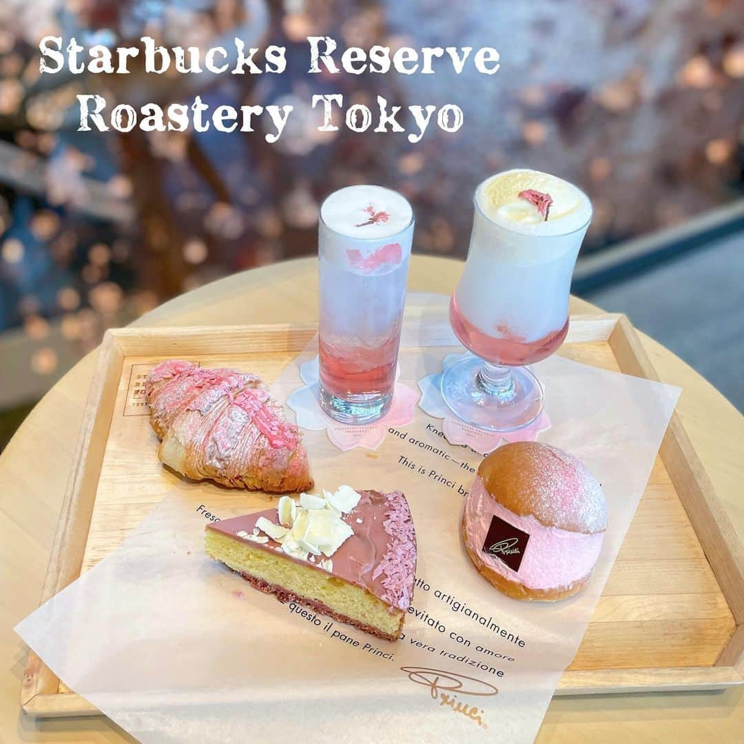 RIEさんのインスタグラム写真 - (RIEInstagram)「【 中目黒 / @starbucksreserve_tokyo 】﻿ ﻿ 先日初めて中目黒にある﻿ @starbucksreserve_tokyo へ﻿ 行ってきました☕️❤︎﻿ ﻿ 混んでる時は整理券配布もしていて🎫﻿ いつ行っても入ることができず念願でした💭﻿ ﻿ 今回仲良し3人行って購入した﻿ さくらメニューはこちら👇🏼﻿ ﻿ 🍰トルタ さくら　¥720﻿ 🥐コルネッティ さくら　¥420﻿ 🥯マリトッツォ さくら　¥420﻿ 🌸 ブロッサミング さくら　¥800﻿ 🌸 ティバーナ クリームソーダ さくら　¥900﻿ ﻿ ﻿ 普段食べるスタバフードよりも﻿ 特別な感じがしてどれも美味しかった🍒𓂃𓋪◌﻿ とくに @princi_tokyo の＂マリトッツォ さくら＂(4枚目)は﻿ 淡いピンクの生クリームがたっぷりと挟まってて﻿ 中にはピスタチオクリーム🫒とラズベリーソース🍓﻿ 濃厚な味わいで絶品さくらスイーツでした♥️﻿ ﻿ ﻿ こちらの店舗には中目黒沿いのテラス席もあり﻿ さくらの季節はとっておきの花見スポット🌸⺌﻿ （席の争奪戦がすごそう…）﻿ ﻿ パンとかサンドのガッツリフードメニューも﻿ とても充実していたので、また行きたい🏃🏼‍♂️﻿ (並ぶの覚悟で誰か一緒に行こう？)﻿ ﻿ ﻿ ﻿ #starbucksreserveroasterytokyo #starbucksreserve #starbucks #starbuckscoffee #starbucksjapan #スターバックスリザーブロースタリー東京 #スターバックスリザーブ #スタバ #スタバ新作 #スタバラ部 #スタバ中毒 #スターバックス #すたーばっくす #スタバさくら #カフェ巡り #かふぇすたぐらむ #カフェ活 #カペ  #スタバ女子 #中目黒カフェ #桜スイーツ #桜ドリンク #桜メニュー #トルタさくら #コルネッティさくら #マリトッツォさくら #マリトッツォ #ブロッサミングさくら #ティバーナ #ティバーナクリームソーダさくら ﻿」3月3日 20時57分 - rie_tabi