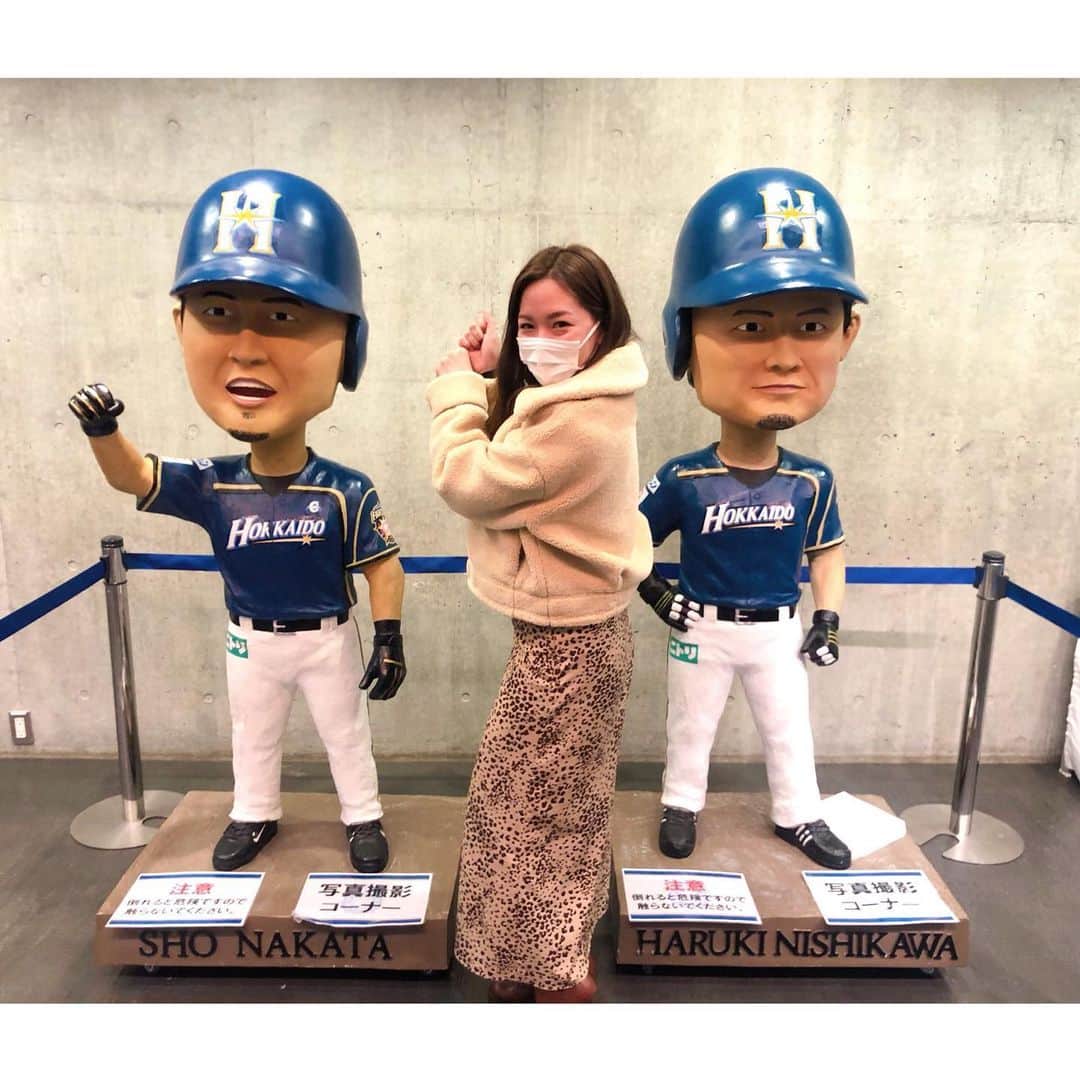 芳賀愛華のインスタグラム：「. ファイターズオープン戦観戦⚾️！ 勝ったーーーー☺️👏 去年は一度も観に行っていなくて 久しぶりだったけどやっぱり生観戦楽しいなぁ🥰💓 開幕したらまたいきたいなぁ☺️✨ . . . #ファイターズ#野球観戦#日ハム#札幌ドーム」