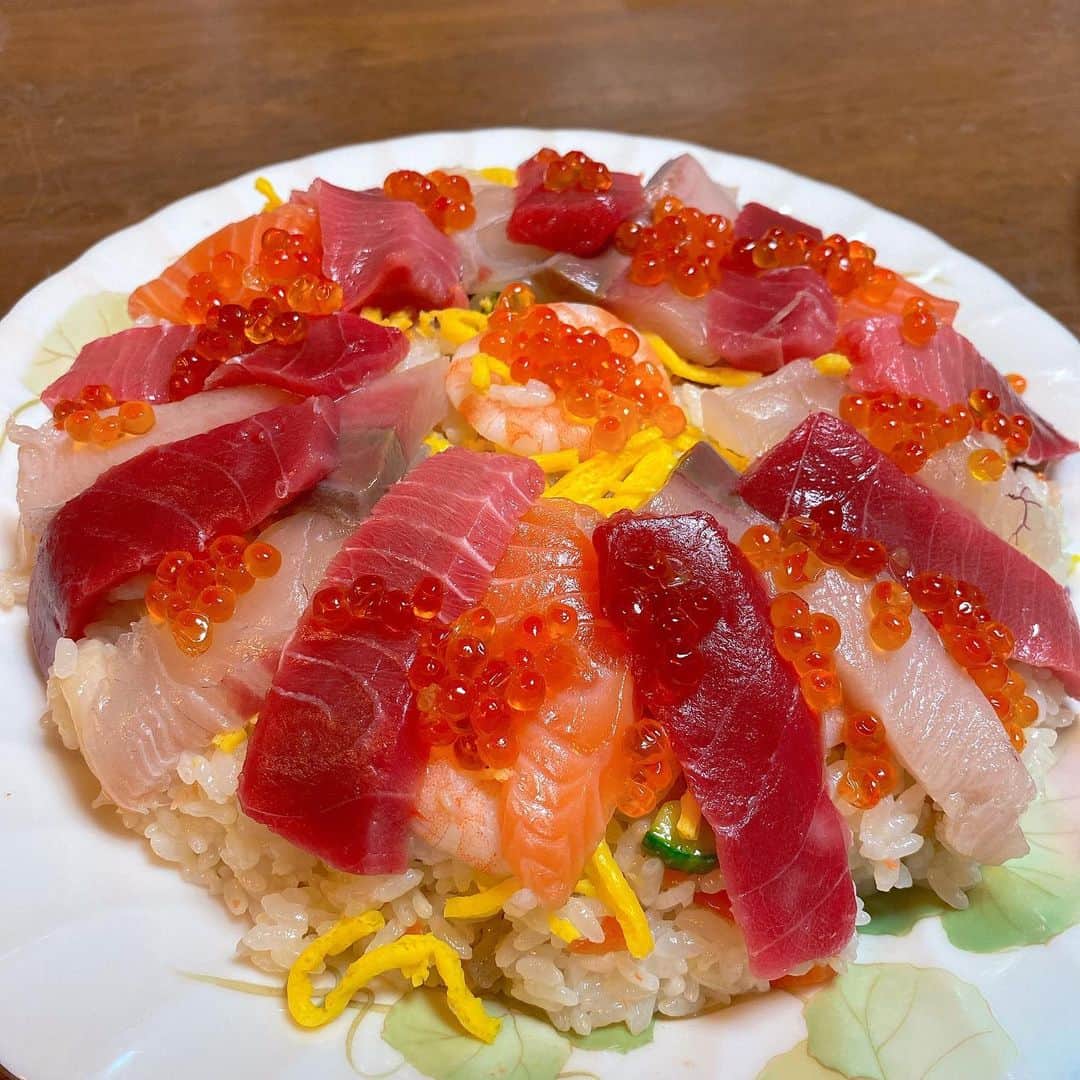 熊田茜音さんのインスタグラム写真 - (熊田茜音Instagram)「🌸ひな祭り🌸﻿ ﻿ ちらし寿司を食べました☺️﻿ おいしかったぁ。﻿ ﻿ 女の子の日だからいつもより女の子らしくいたくて、でも何したらいいか分からないから姿勢良く過ごしました…笑﻿ ﻿ #料理 #ちらし寿司 #ひな祭り」3月3日 21時13分 - kumadakane_official