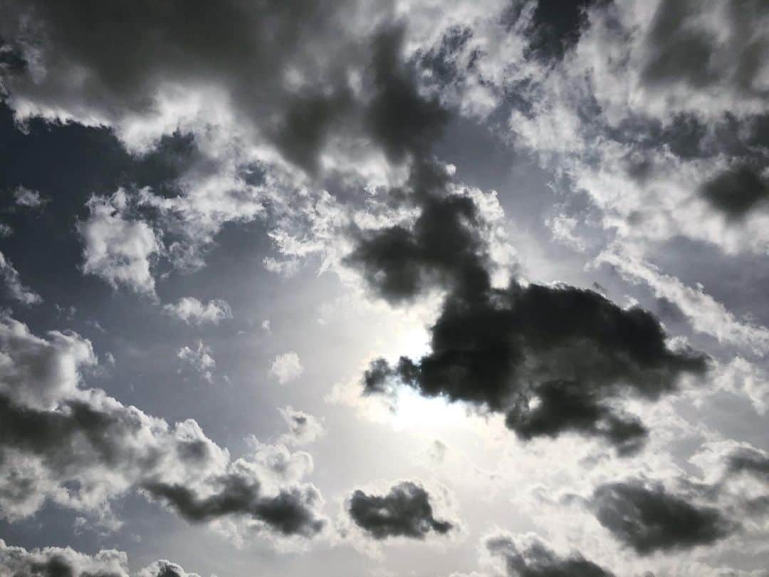 のインスタグラム：「トレ後、、、 今日のお空でした︎︎☁︎︎*. 早くも3月に入りました！ . さ！今月から自宅でも 筋トレする習慣作れるように ここで宣言しときます𓂃𓈒🥀✯  . #ひな祭り」