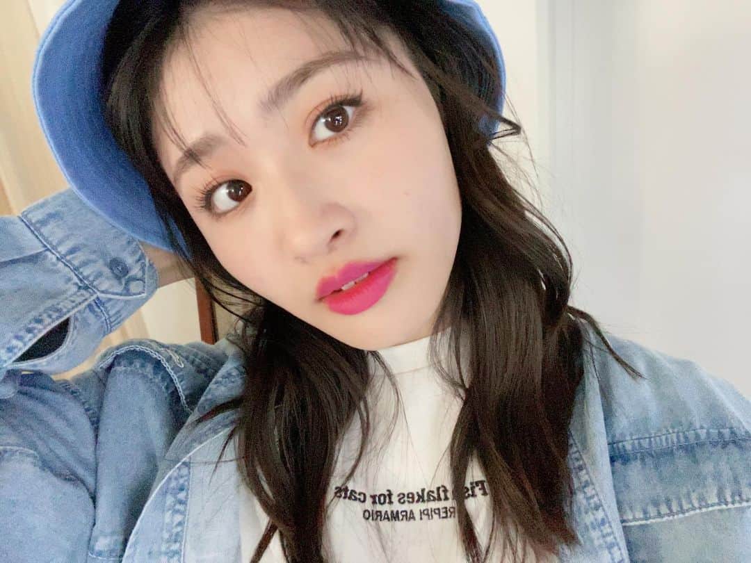 若林真帆のインスタグラム：「💙🤍💙🤍」