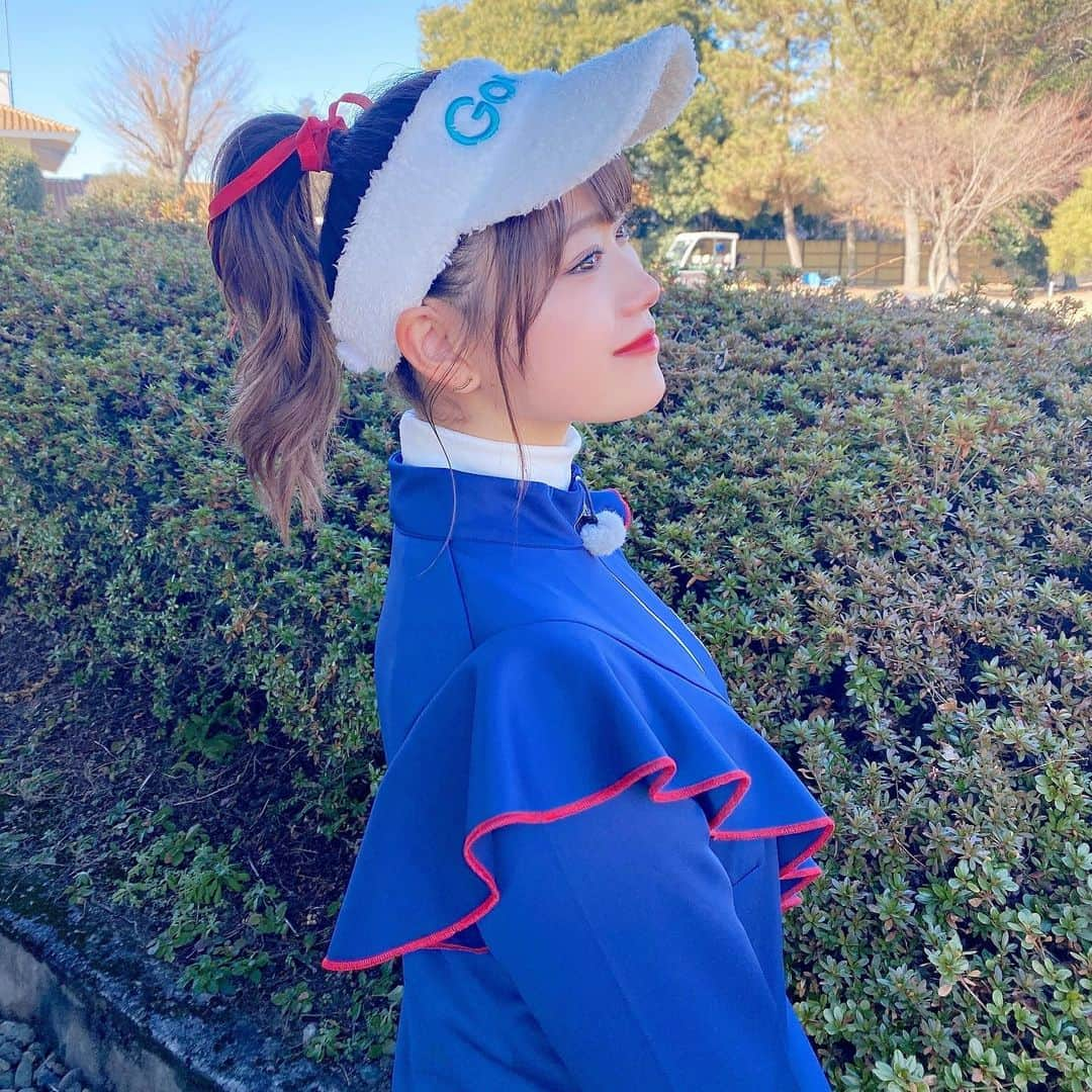 山内鈴蘭さんのインスタグラム写真 - (山内鈴蘭Instagram)「ゴルフの時は🎀してます☺️ この日はポニーテール🐴でしたっ！ ． このリボンちゃん、 メイクさんが鈴蘭ちゃんに似合うリボン！って用意してくれるんだよぅ🥺❤️ ． めちゃ嬉しいっ！！！！ ． 髪も伸びてきたのでヘアアレンジこれから載せてみようかな？☺️💓 ． ． #ポニーテール #ゴルフ女子 #リボン #ヘアアレンジ #ゴルフウェア #gorurun #ワンピース #ゴルフ女子コーデ #golfwear #golfgirl #ゴルフコーデ #golfstagram」3月3日 21時27分 - xxsuzuranxx