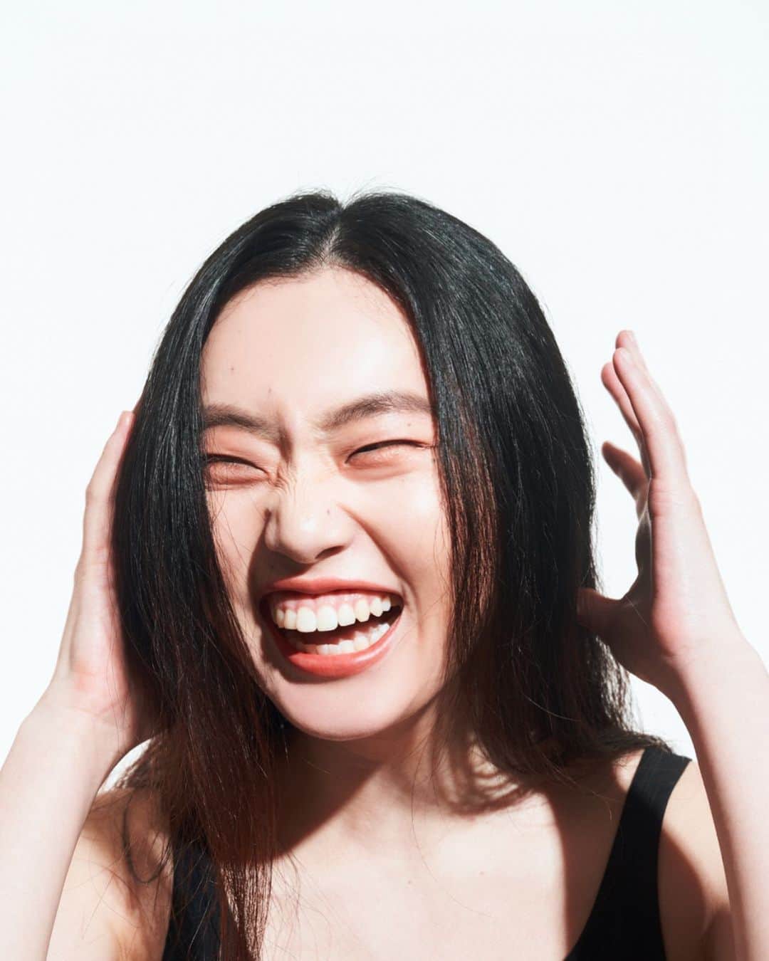 山岡美穂のインスタグラム：「♪いつでもスマイルしててね 完璧なんかでいられる訳がないだろ すぐスマイルすべきだ 子供じゃないなら もうすぐだねあと少しだね その時の笑顔が全てをチャラにするのさ  またもや素敵な曲に出逢いました☺️✨ 人も曲もなんでも出逢うべくして出逢うんだなぁと。。。 スマイルしていこう！🤣 スマイル/ホフディラン #スマイル #smile」