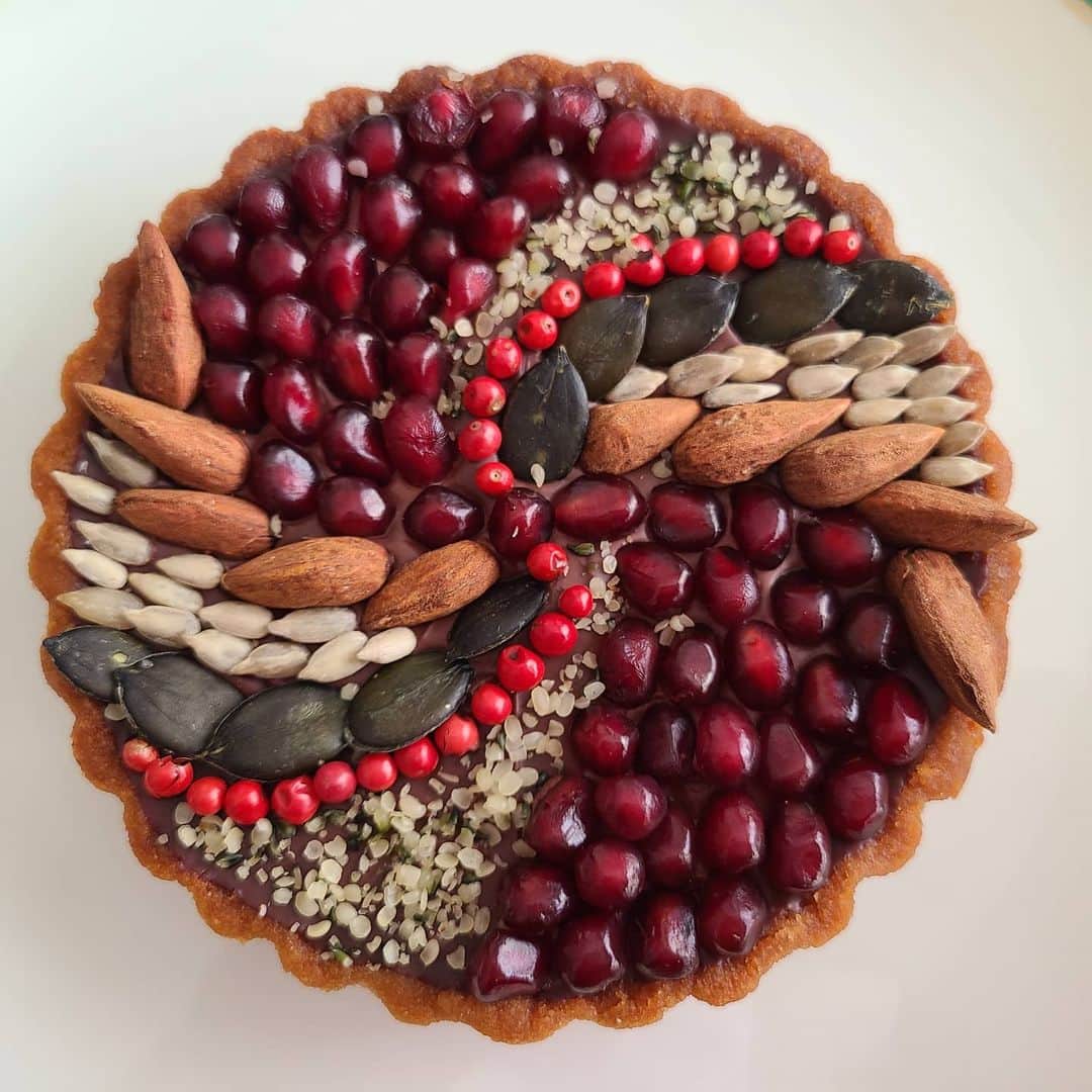 ニコラのインスタグラム：「Beautiful ！ This is a gluten-free tart.  これグルテンフリーのタルトらしい！美しい!!」