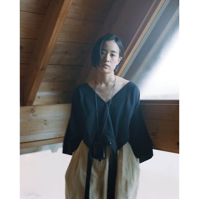 石橋静河さんのインスタグラム写真 - (石橋静河Instagram)「🔸▪️🦋▪️🔸 On The Fashion Post wearing Lemaire vol.3  Photography by Masahiro Sambe」3月3日 21時45分 - shizuka_isbs