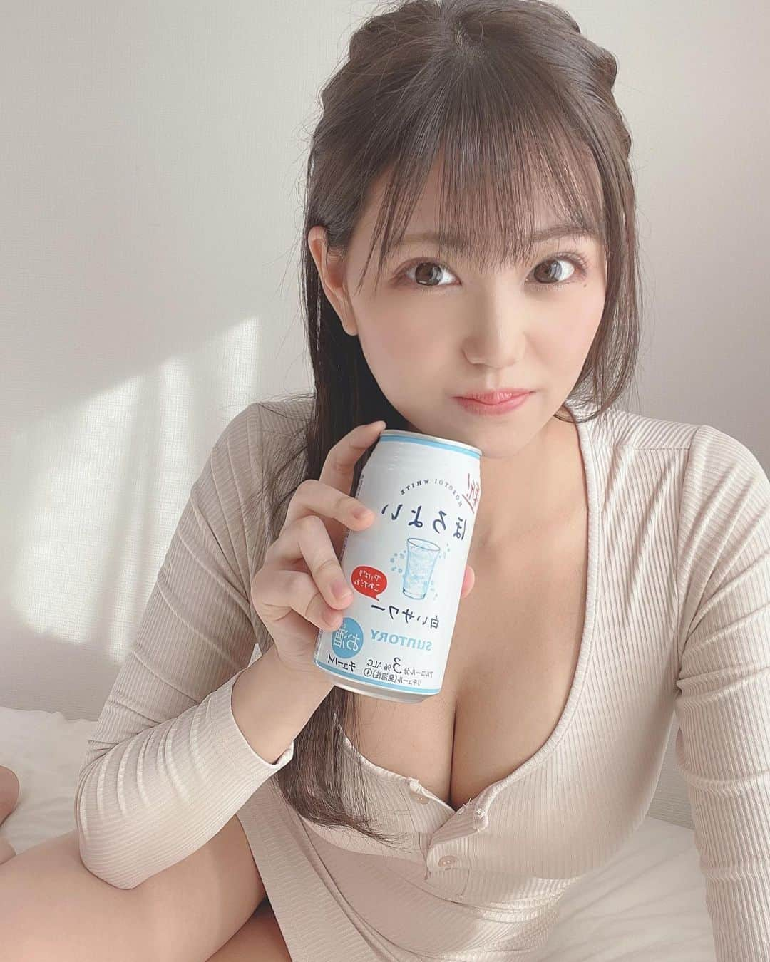 篠原冴美さんのインスタグラム写真 - (篠原冴美Instagram)「お酒一緒に飲んでくれませんか？🍻  Let's drink together？  ほろよいで激酔いしちゃうけどね😂💓  . . . ____________________________  #グラビア #インスタグラビア  #gravure #model #instalove  #instagood #instagram #ootd #followforfollowback #f4f  #japanesegirl #香港 #love #photo #东京  #photography # #お酒 #china #コスプレ #粉我  #内衣 #Japan #日本女孩  #sexy #ビジョビ #ほろよい  #맞팔 #内衣 #followｍe #followers」3月3日 22時03分 - shinohara_saemi