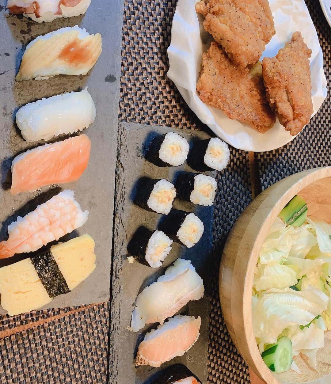 ひまひまチャンネルさんのインスタグラム写真 - (ひまひまチャンネルInstagram)「今日は、ひな祭りですね🤍  ということでケーキとお寿司が食べたくなったので食べました☀️ ⬆️ ひなまつりじゃなくても食べたくなってる  明日も頑張りましょう💪💪✨   #ひまひまチャンネル #07 #ひなまつり #ケーキ #お寿司」3月3日 22時31分 - himahima_channel