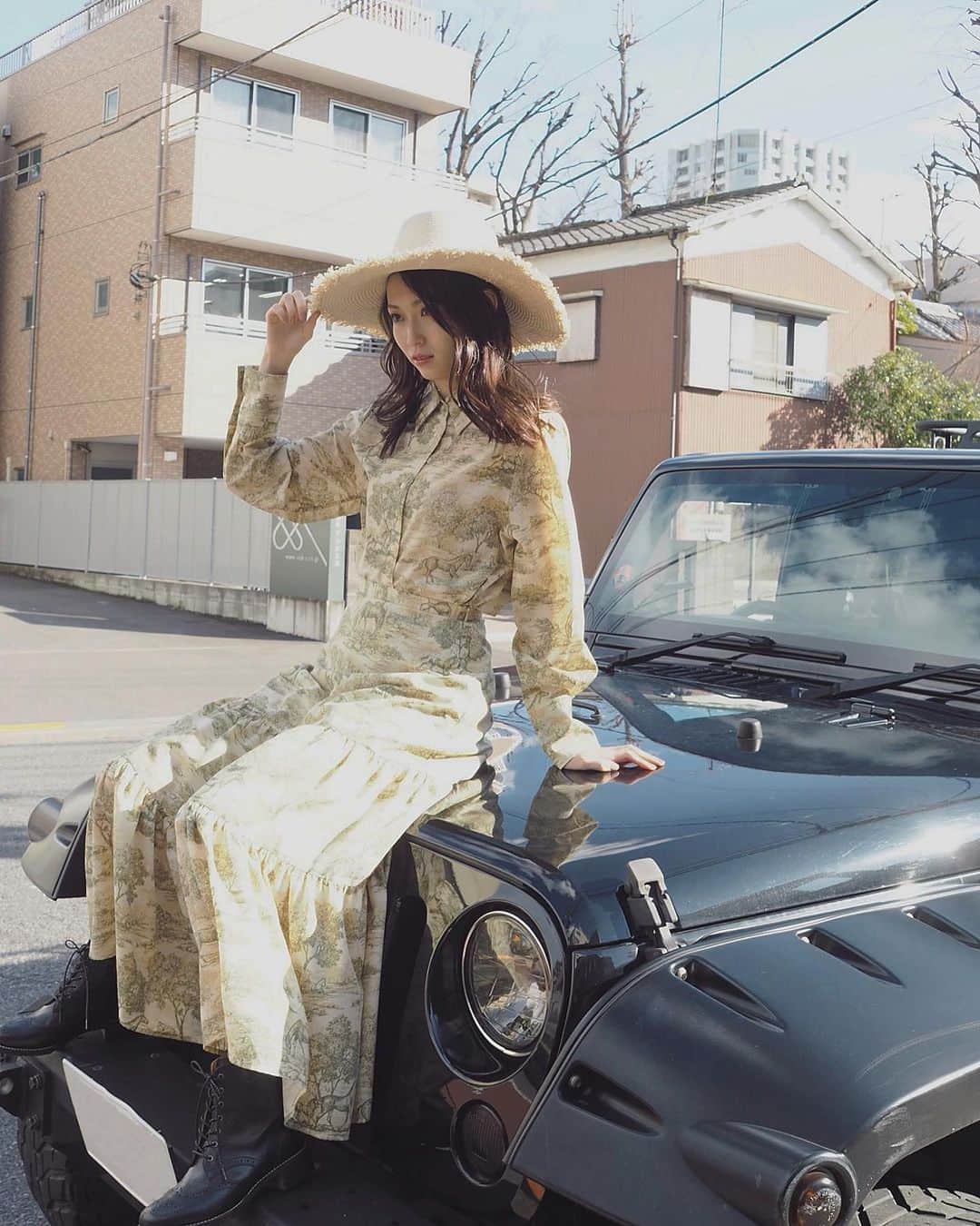 山口真帆さんのインスタグラム写真 - (山口真帆Instagram)「乗せてもらったの。ボンネットに。  #2021カレンダーオフショット」3月3日 22時43分 - yamaguchimaho_official