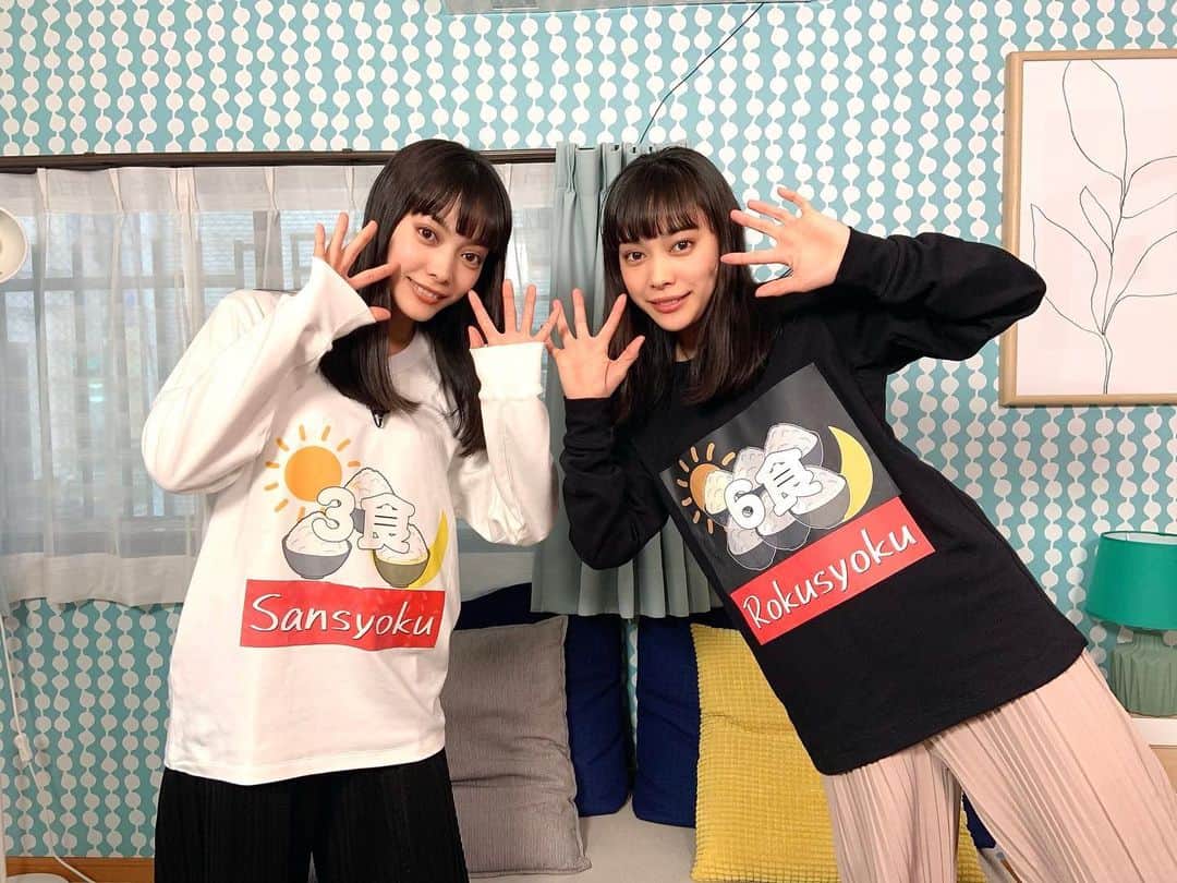 ＹＡＥ【MIO・YAE】のインスタグラム：「「それって⁉︎実際どうなの課」 ご覧頂きありがとうございました☺︎ 通常の食事を小分けに食べ、肉や炭水化物もしっかりで効果出ましたすごい〜！ 良いこと尽くしな検証でした🍰🍭   空腹にならないよう少しずつ食べて血糖値の上昇を緩やかにする事が良いそう！ 食べて良いおやつなども知れました👀  食べるの大好きなので一日中食べて幸せな3日間でした❤︎ 健康生活、一緒にがんばりましょ〜っ 見逃した方はTVerで📺 #それって実際どうなの課#日テレ#MIOYAE#ダイエット#双子#twins」