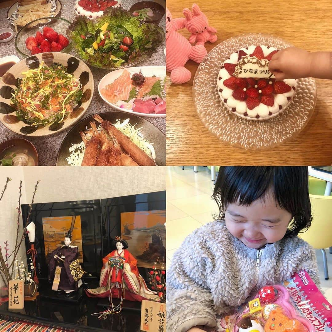 那須久美子のインスタグラム：「3月3日ひな祭り🎎  少しずつ意味合いがわかるようになり、イベント毎がより楽しくなりました✨  娘も2歳10ヶ月になりました✨  健やかな成長と幸せを祈って✨  #ひな祭り　#🎎 #3月3日　#立ち雛　#吉徳大光  #ひなあられ　#桃の花　#キルフェボン　#イチゴとオレンジムースのタルト  #メルちゃん　#おままごとセット #2歳10ヶ月」