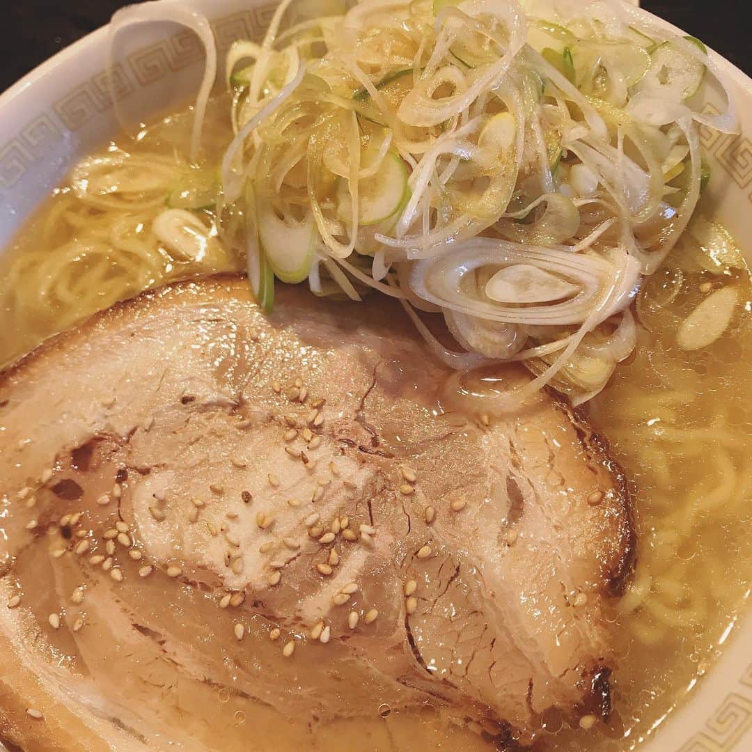 藤田太陽のインスタグラム：「無言ですーするぅー🍜 ・ #ramen  #japan #toyama #shioramen  #昨日のラーメン #ベロやけどした #うまかった  #マー油とネギが良かったけど #ちょい塩味が尖っていたなぁ #んー #70点」