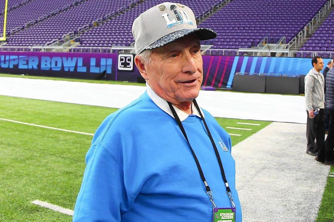 People Magazineさんのインスタグラム写真 - (People MagazineInstagram)「Meet the "Sodfather!" 👏 Legendary groundskeeper George Toma has prepared every single field in Super Bowl history, with #SBLV marking his 55th Super Bowl. 🙌 Tap the bio link for more, including everything you need to know about this year’s special sod. 📷: Rich Graessle/Icon SportsWire via Getty Images」2月8日 11時55分 - people
