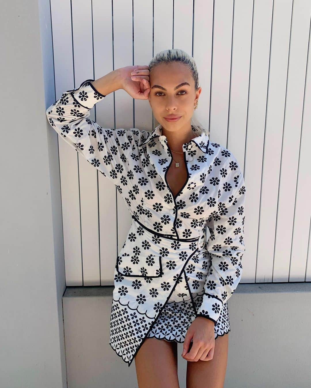 アリスマッコールのインスタグラム：「Black, white and broderie #aliceMcCALL」